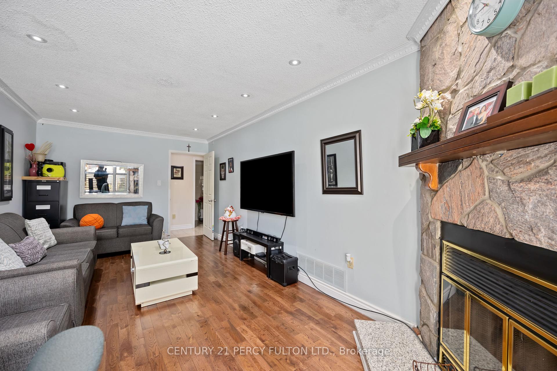 33 Budworth Dr, Toronto, ON M1E3H8 | 4 Bedroom 4 Bathroom Detached House | Image 7