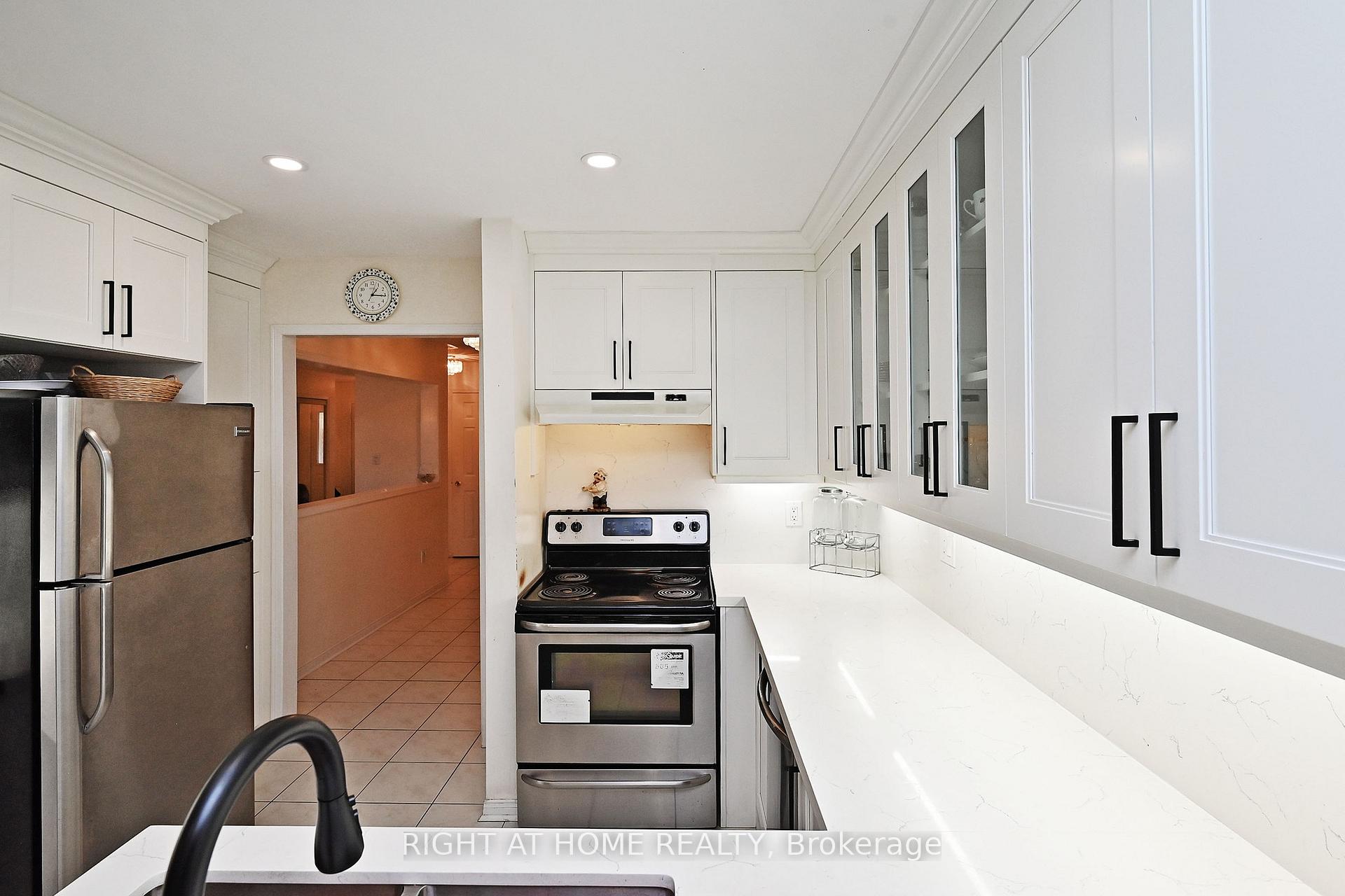 22 Samuel Teitel Crt, Toronto, ON M1X1S7 | 4 Bedroom 4 Bathroom Detached House | Image 11