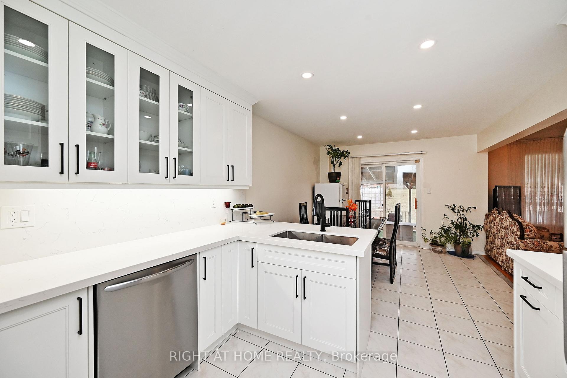 22 Samuel Teitel Crt, Toronto, ON M1X1S7 | 4 Bedroom 4 Bathroom Detached House | Image 13