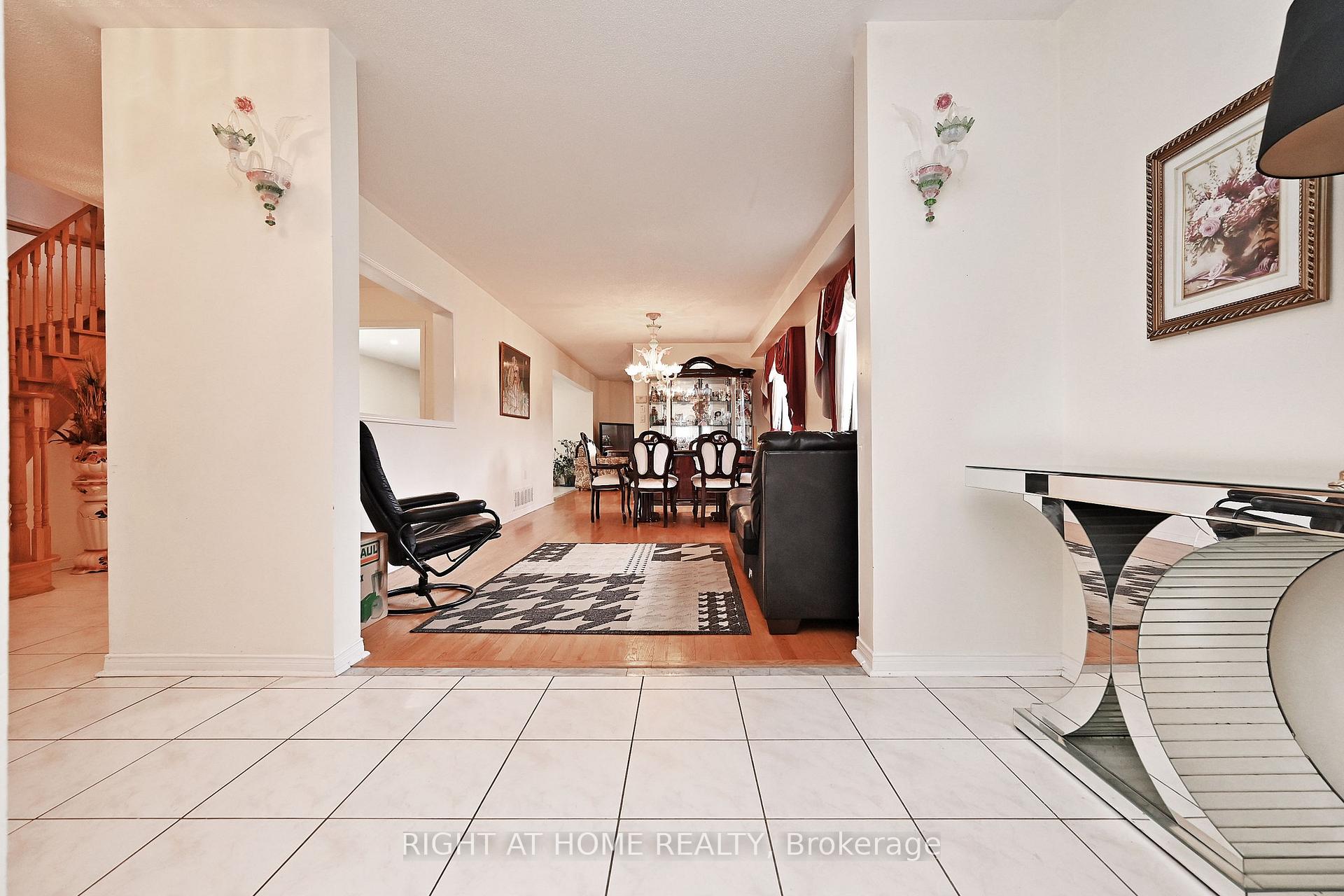 22 Samuel Teitel Crt, Toronto, ON M1X1S7 | 4 Bedroom 4 Bathroom Detached House | Image 5