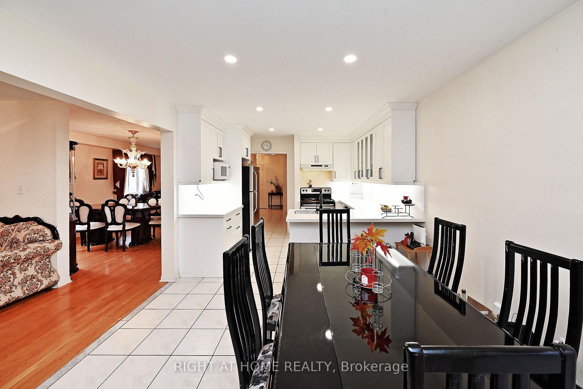 22 Samuel Teitel Crt, Toronto, ON M1X1S7 | 4 Bedroom 4 Bathroom Detached House | Image 9