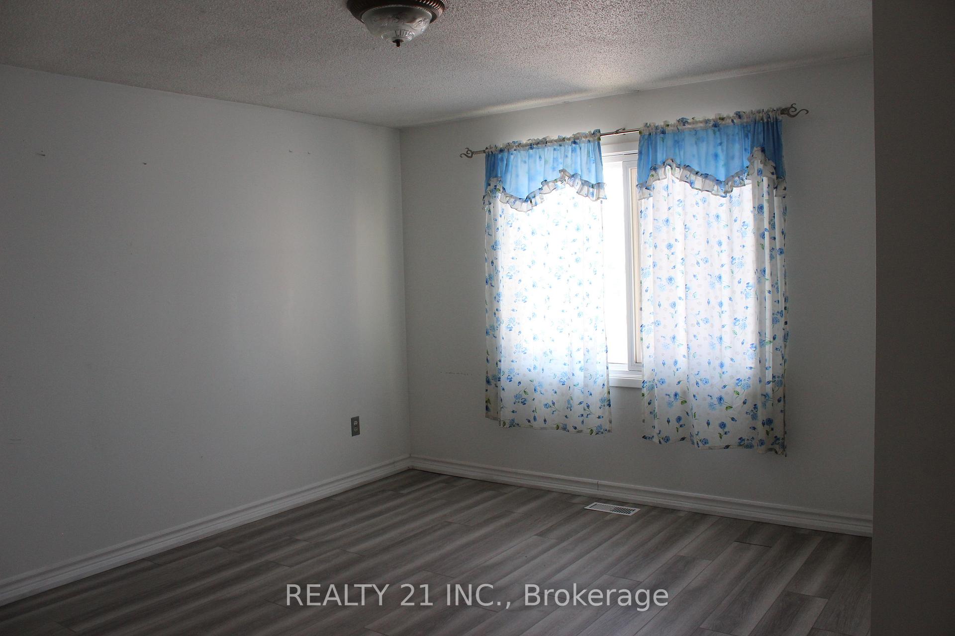 37 Frontier Pt Way, Toronto, ON M1B4G6 | 3 Bedroom 3 Bathroom Detached House | Image 9