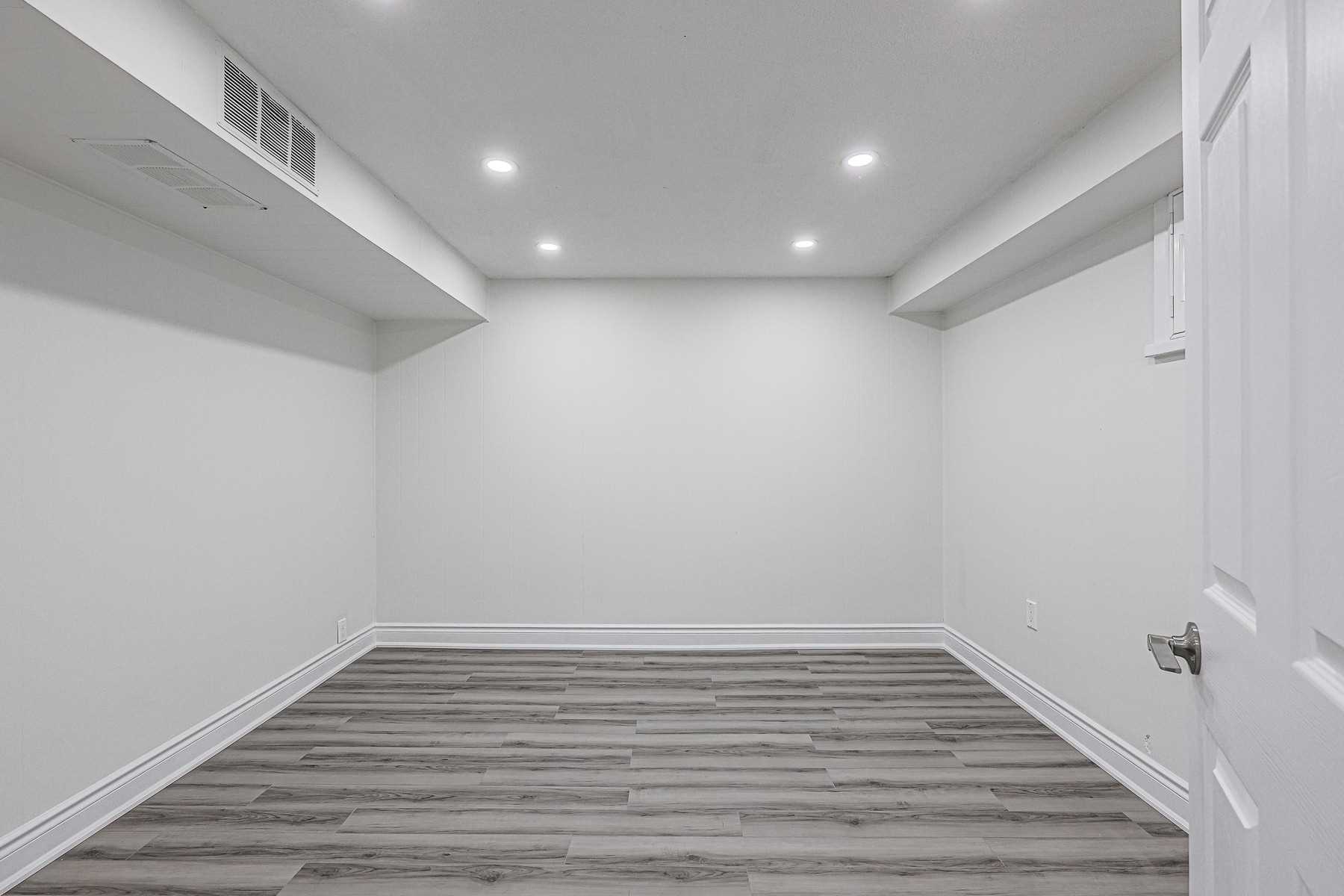 68 Murray Glen Dr, Toronto, ON M1R3J9 | 3 Bedroom 4 Bathroom Detached House | Image 34