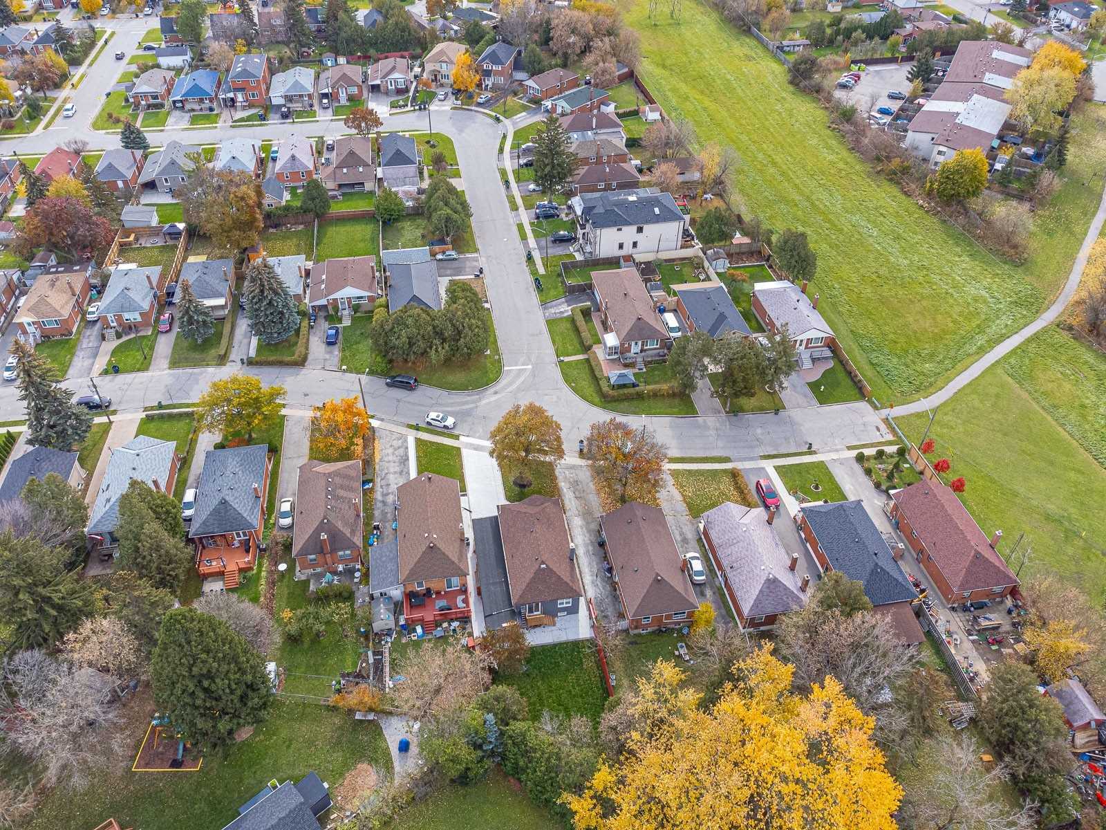 68 Murray Glen Dr, Toronto, ON M1R3J9 | 3 Bedroom 4 Bathroom Detached House | Image 4