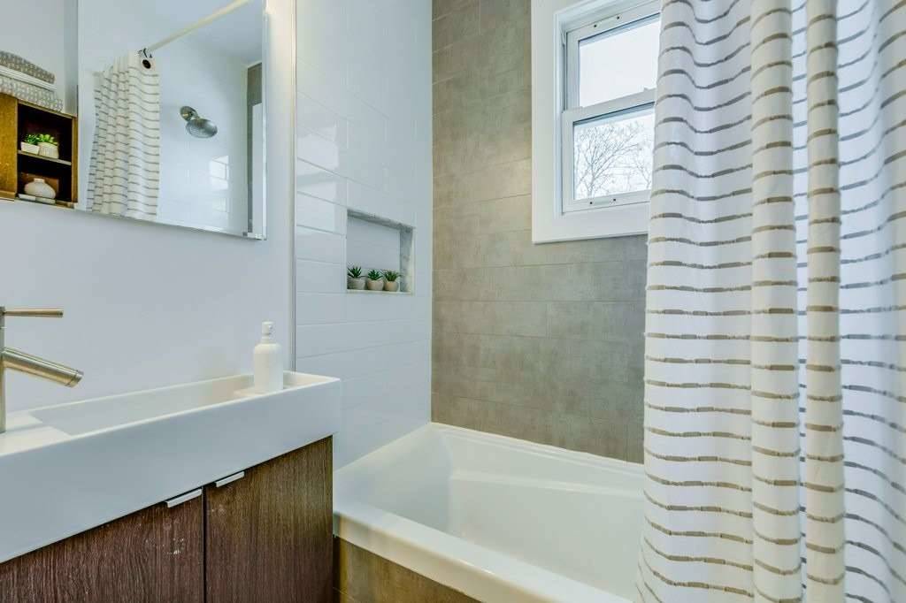 277 Hastings Ave, Toronto, ON M4L2L9 | 3 Bedroom 2 Bathroom Detached House | Image 24
