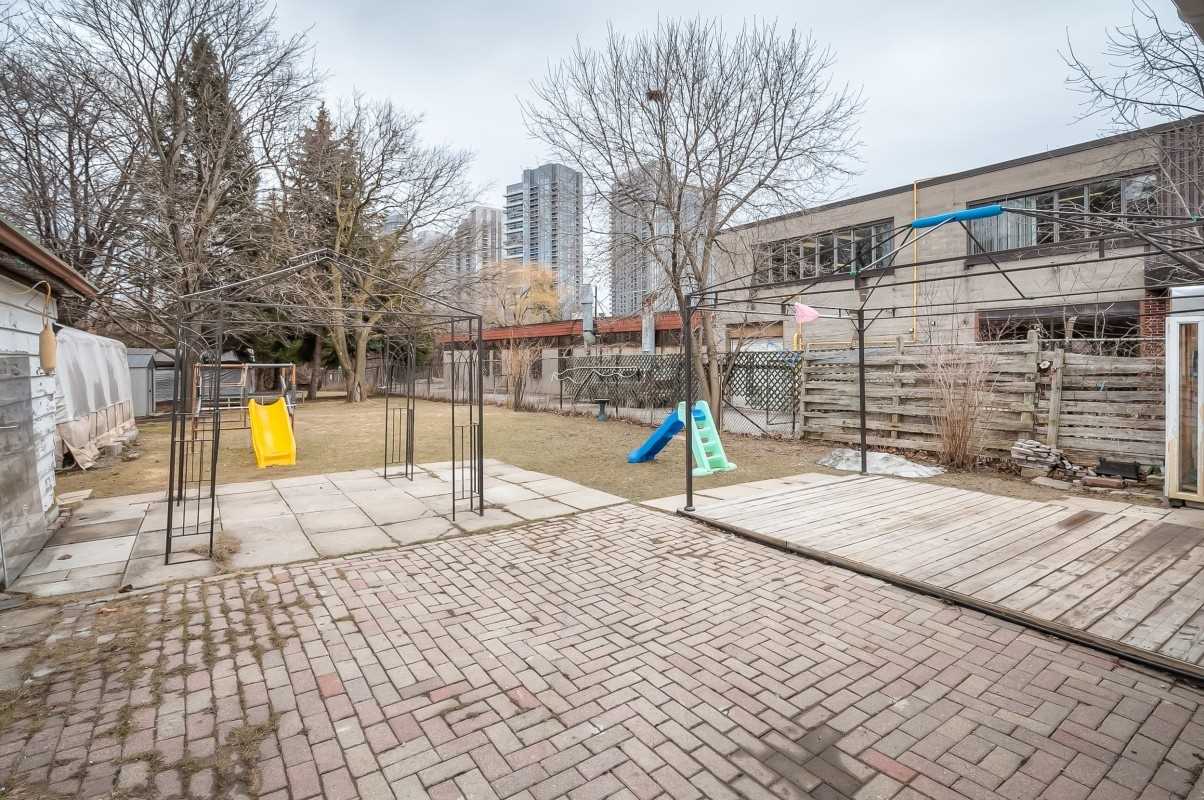 35 Lamont Ave, Toronto, ON M1S1A8 | 2 Bedroom 2 Bathroom Detached House | Image 19