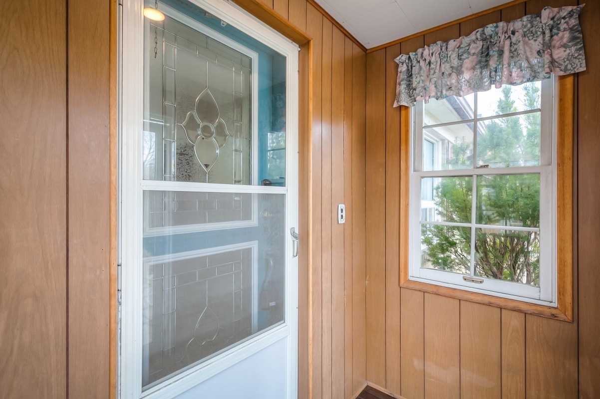 35 Lamont Ave, Toronto, ON M1S1A8 | 2 Bedroom 2 Bathroom Detached House | Image 3