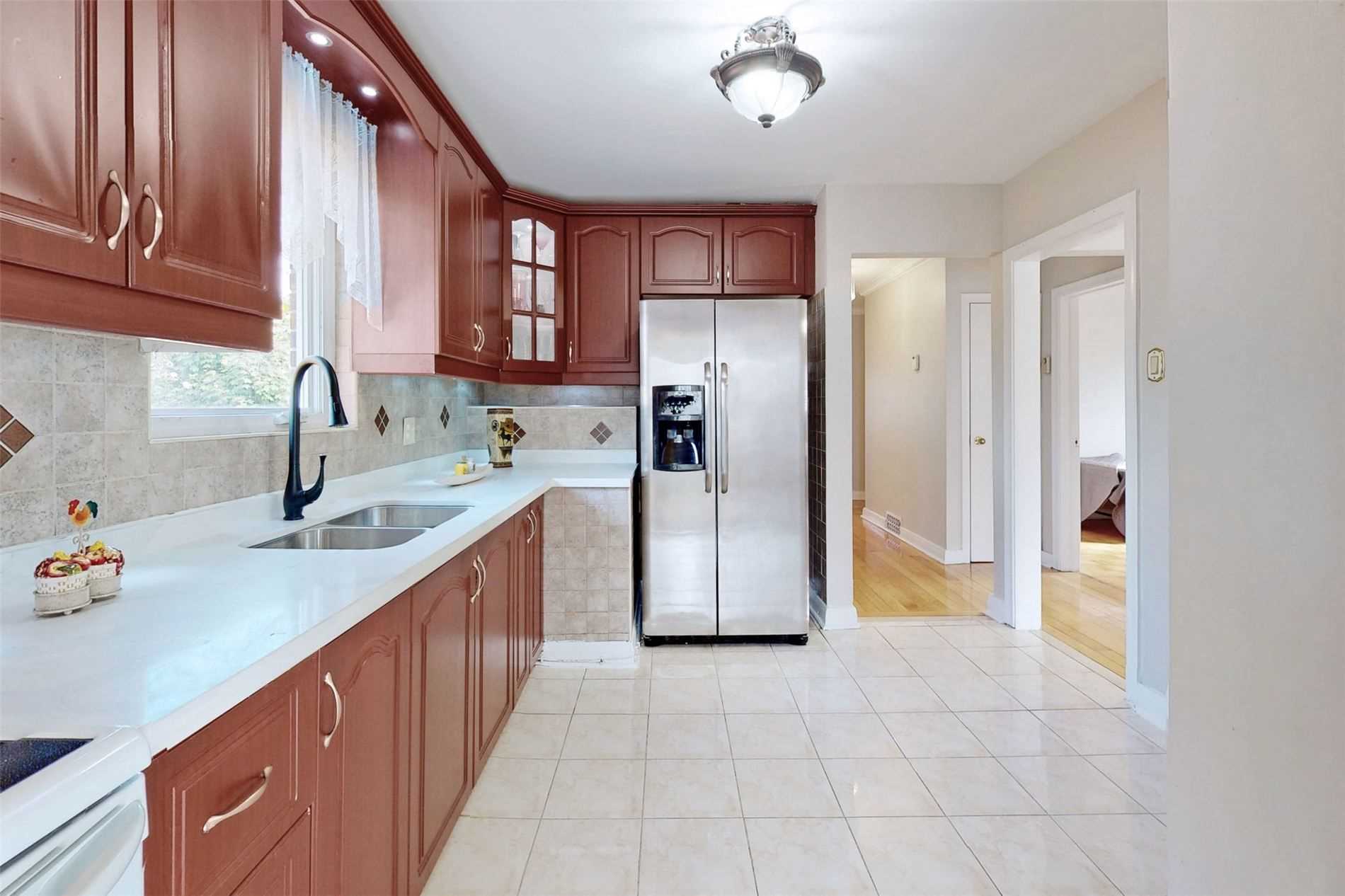 63 Lynvalley Cres, Toronto, ON M1R2V1 | 3 Bedroom 2 Bathroom Detached House | Image 11