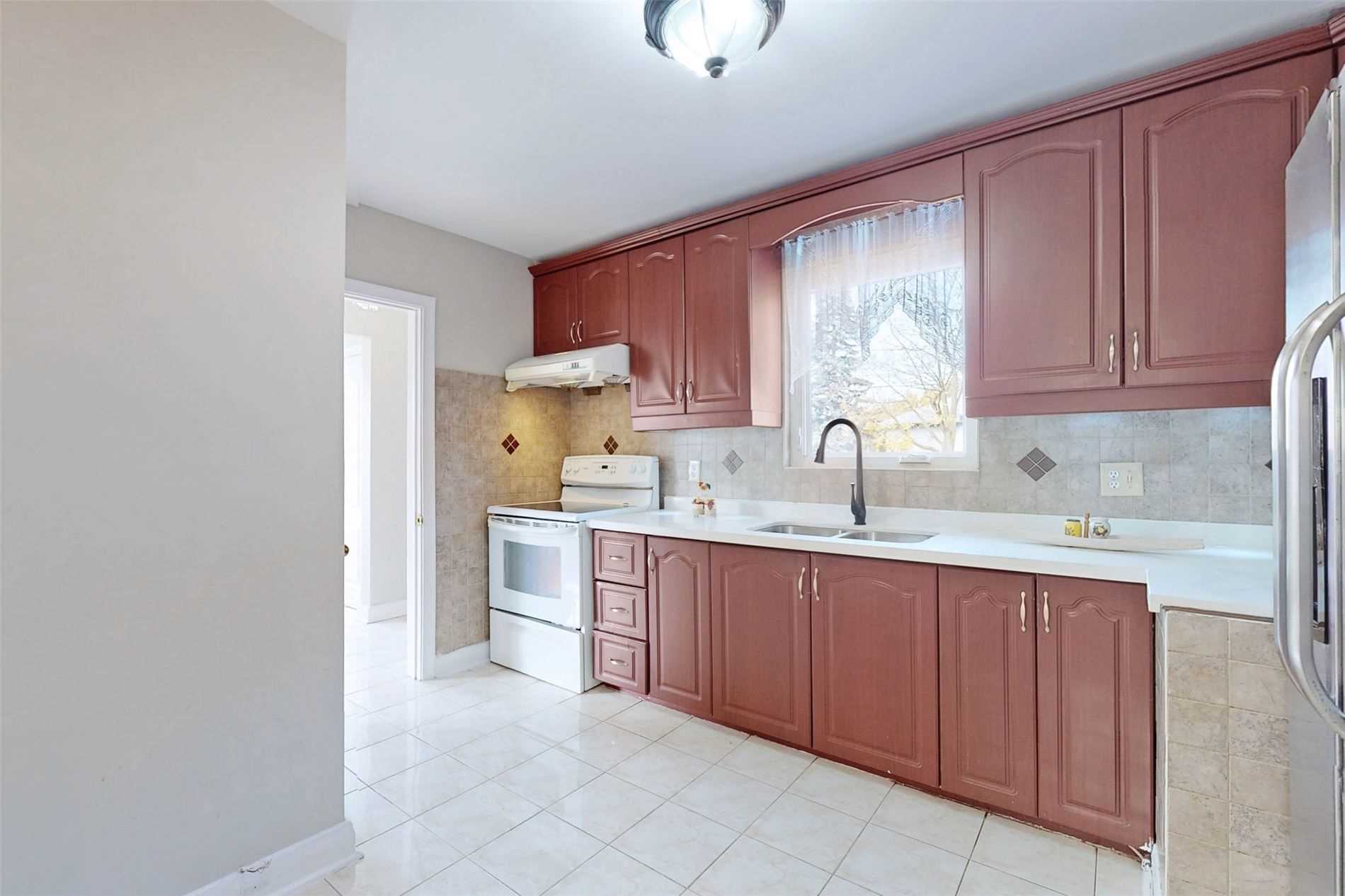 63 Lynvalley Cres, Toronto, ON M1R2V1 | 3 Bedroom 2 Bathroom Detached House | Image 12