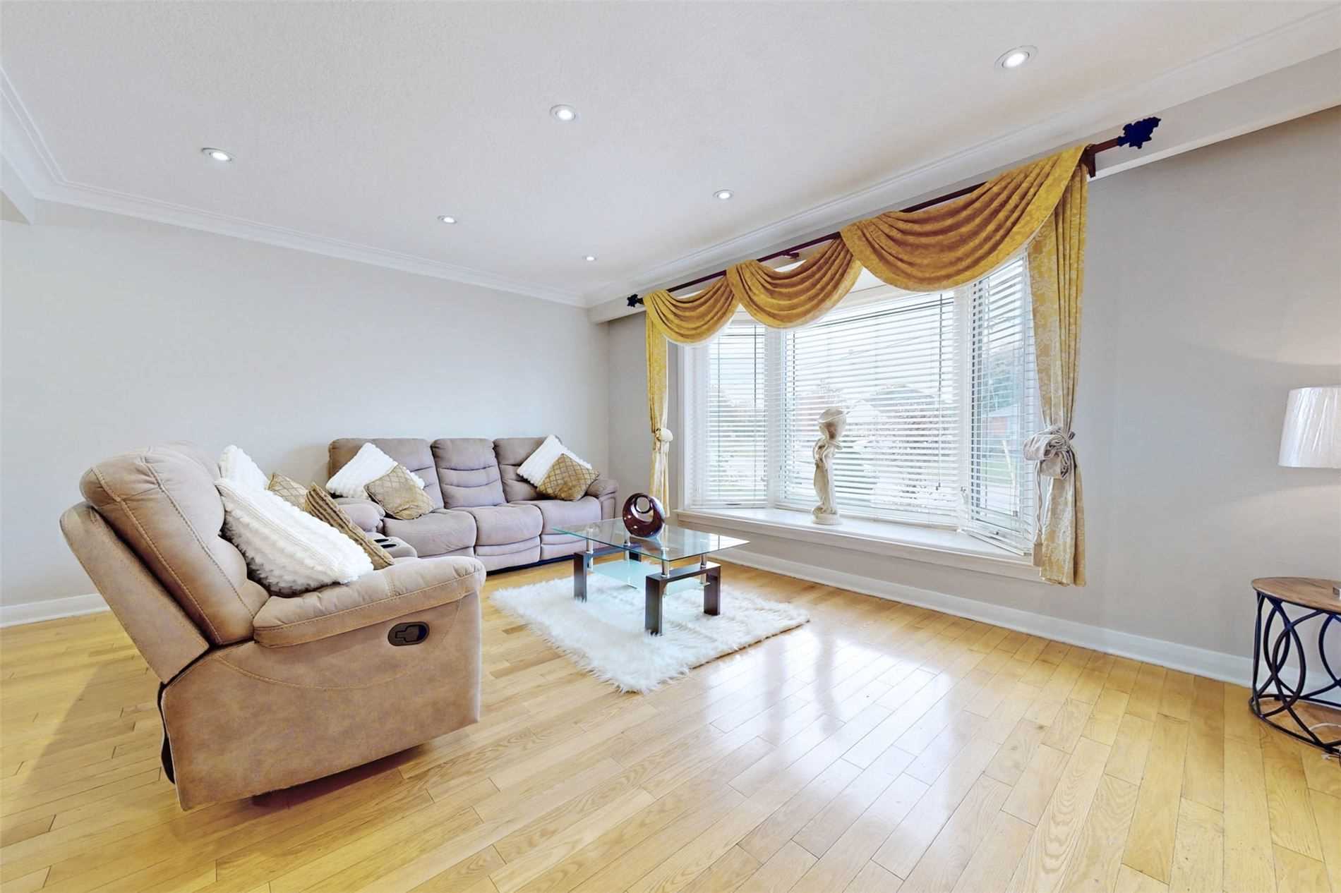 63 Lynvalley Cres, Toronto, ON M1R2V1 | 3 Bedroom 2 Bathroom Detached House | Image 5