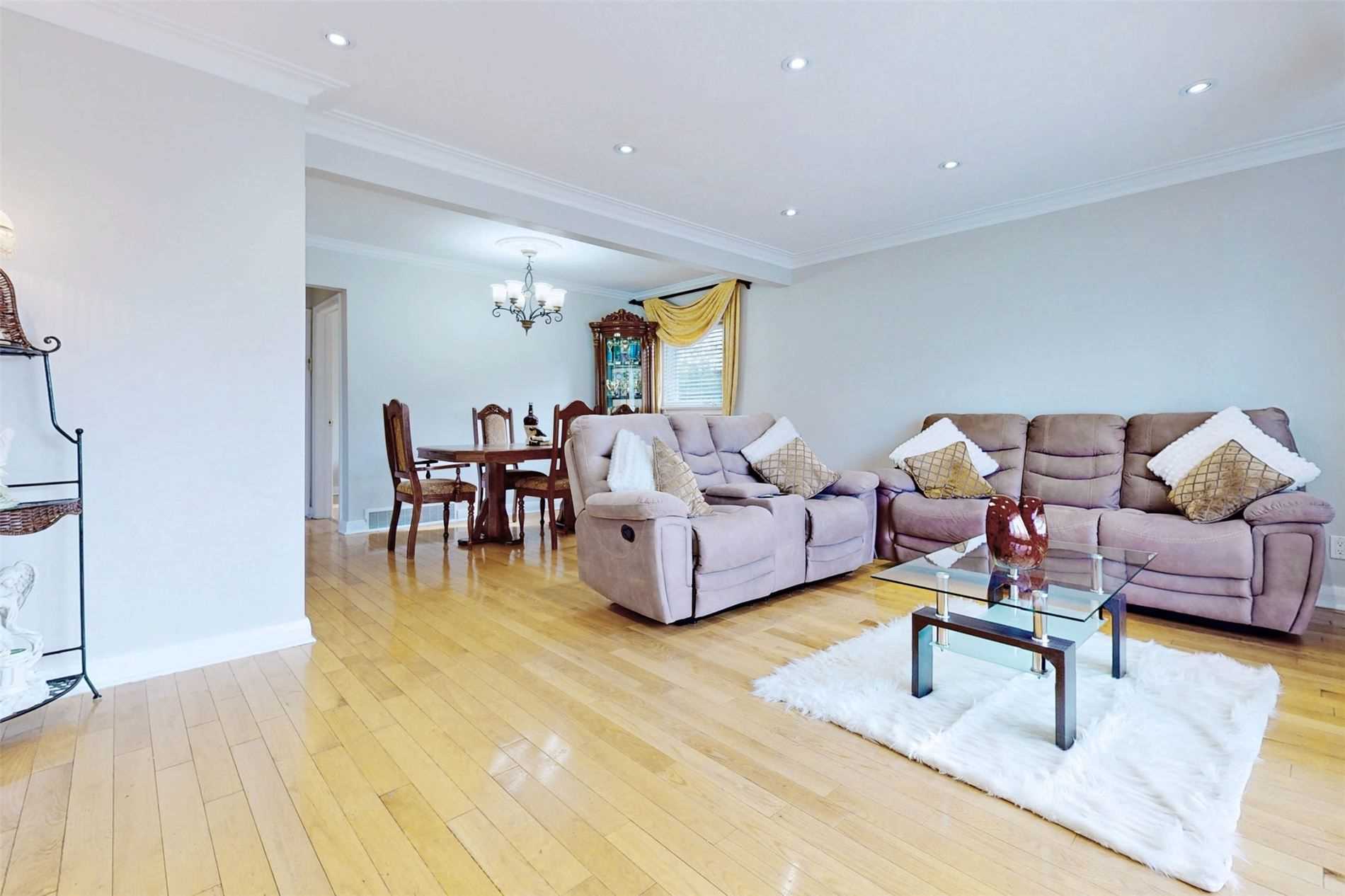 63 Lynvalley Cres, Toronto, ON M1R2V1 | 3 Bedroom 2 Bathroom Detached House | Image 6