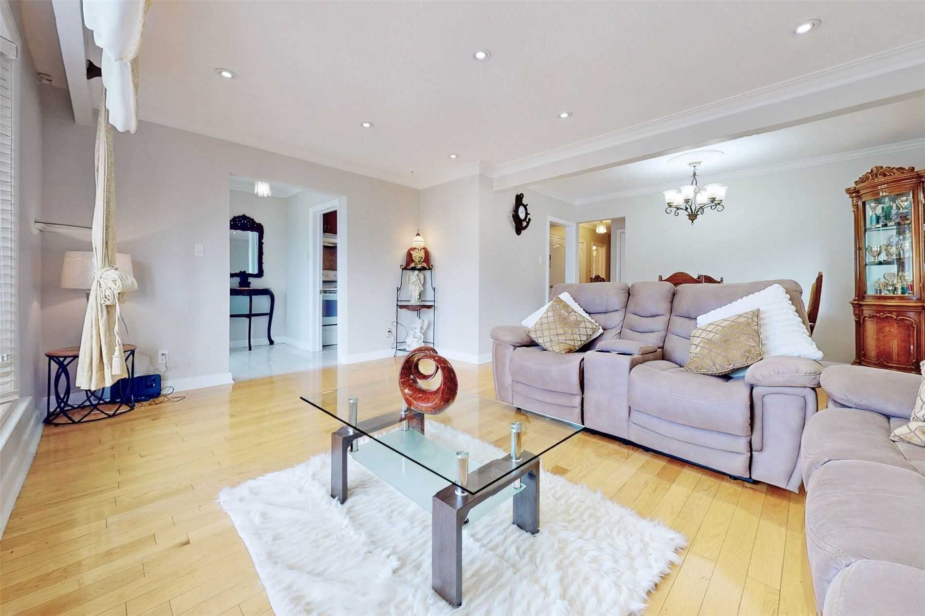 63 Lynvalley Cres, Toronto, ON M1R2V1 | 3 Bedroom 2 Bathroom Detached House | Image 7