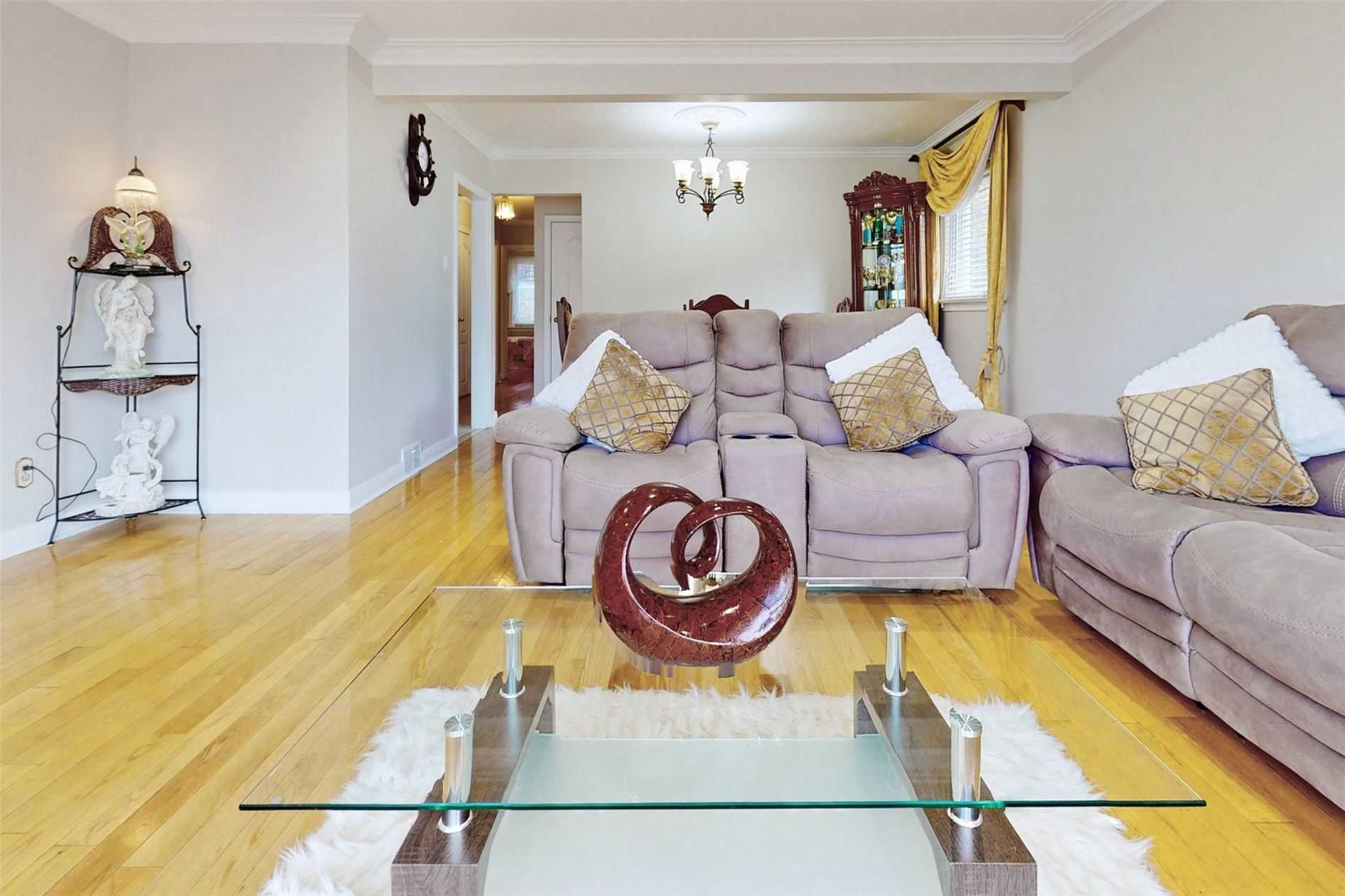 63 Lynvalley Cres, Toronto, ON M1R2V1 | 3 Bedroom 2 Bathroom Detached House | Image 8