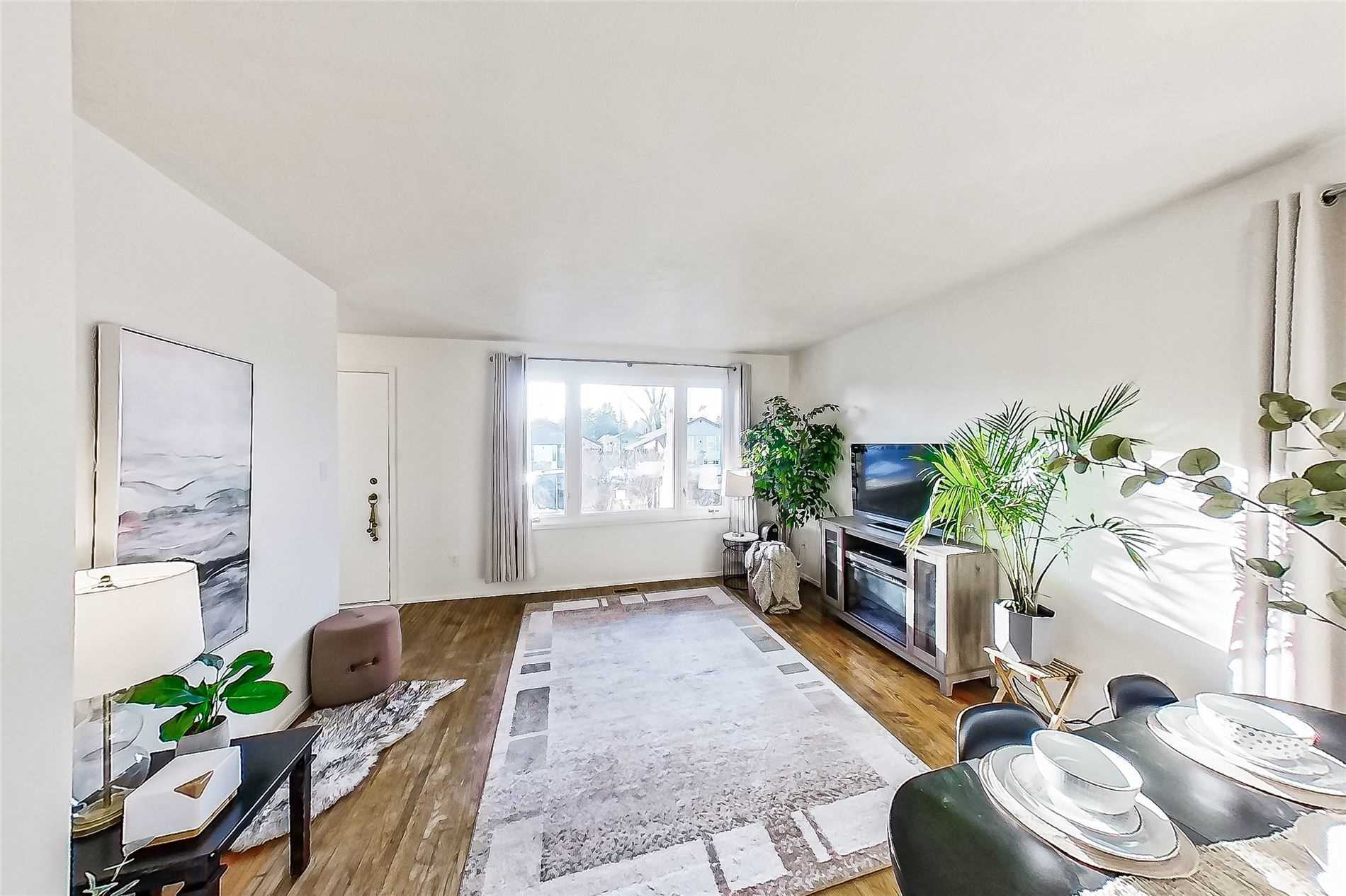 5 Lausanne Cres, Toronto, ON M1E1Y4 | 3 Bedroom 2 Bathroom Detached House | Image 8