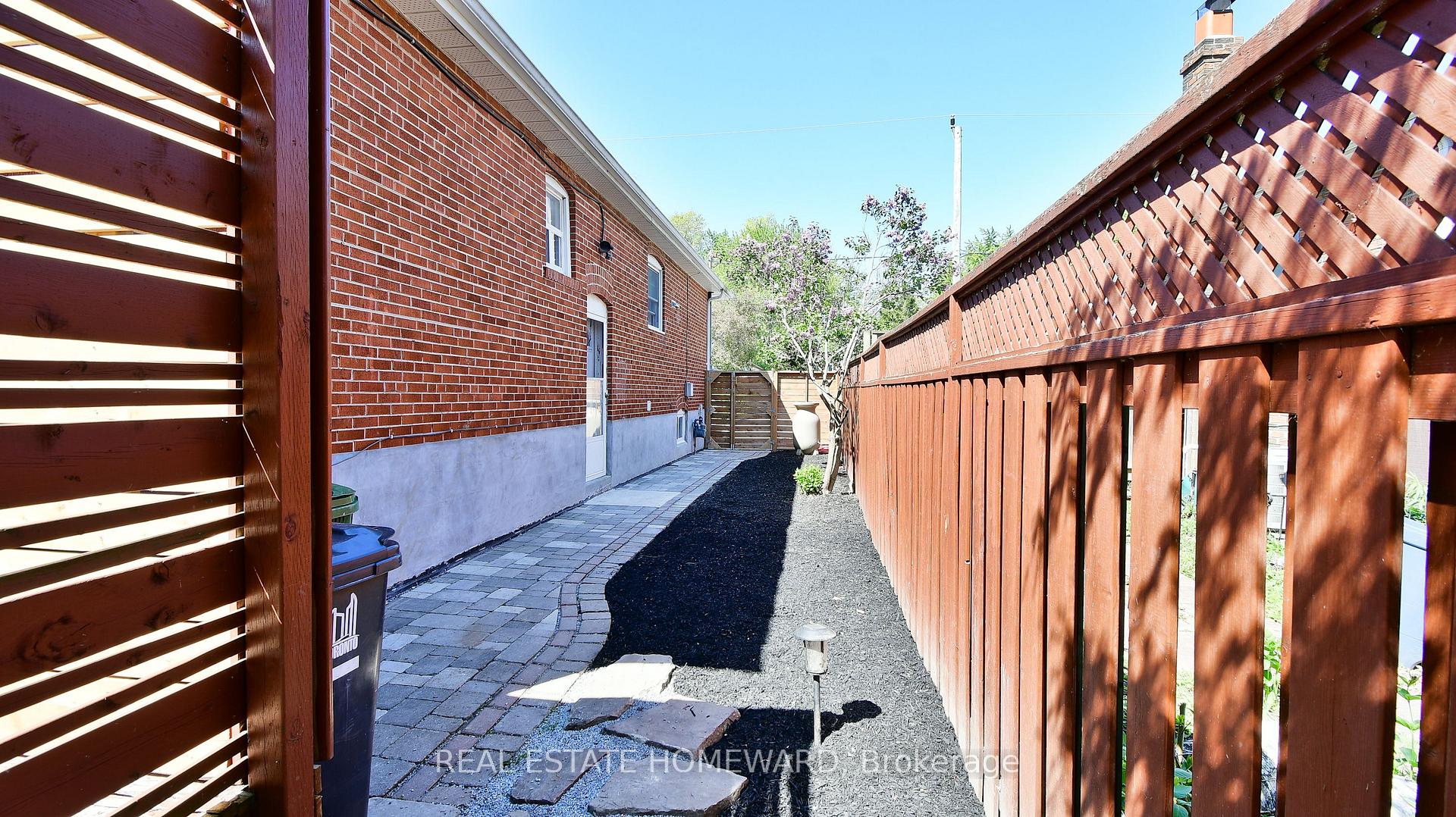 87 Vanbrugh Ave, Toronto, ON M1N3T4 | 3 Bedroom 2 Bathroom Detached House | Image 4