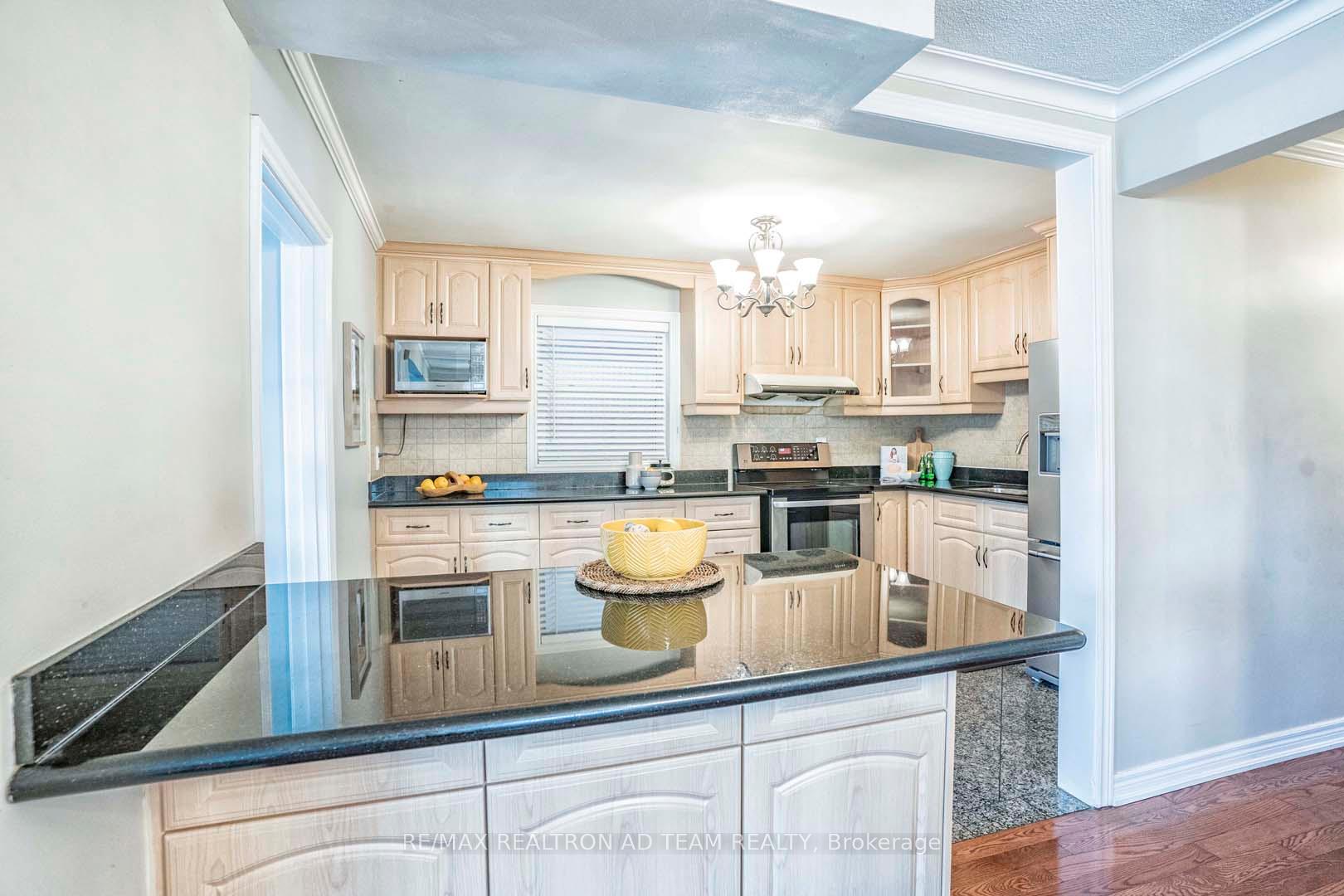 110 Seminole Ave, Toronto, ON M1J1N7 | 3 Bedroom 2 Bathroom Detached House | Image 11