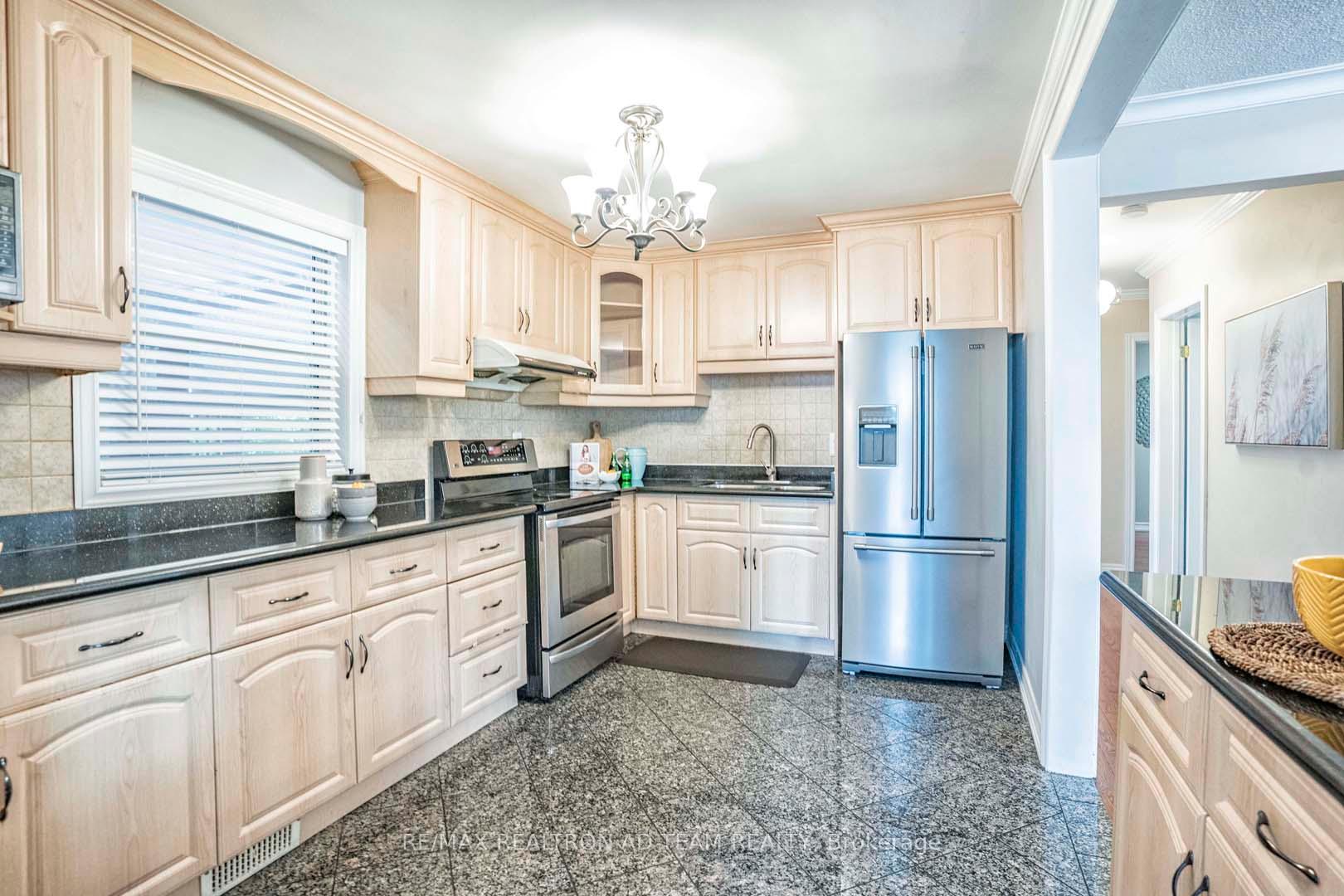 110 Seminole Ave, Toronto, ON M1J1N7 | 3 Bedroom 2 Bathroom Detached House | Image 13