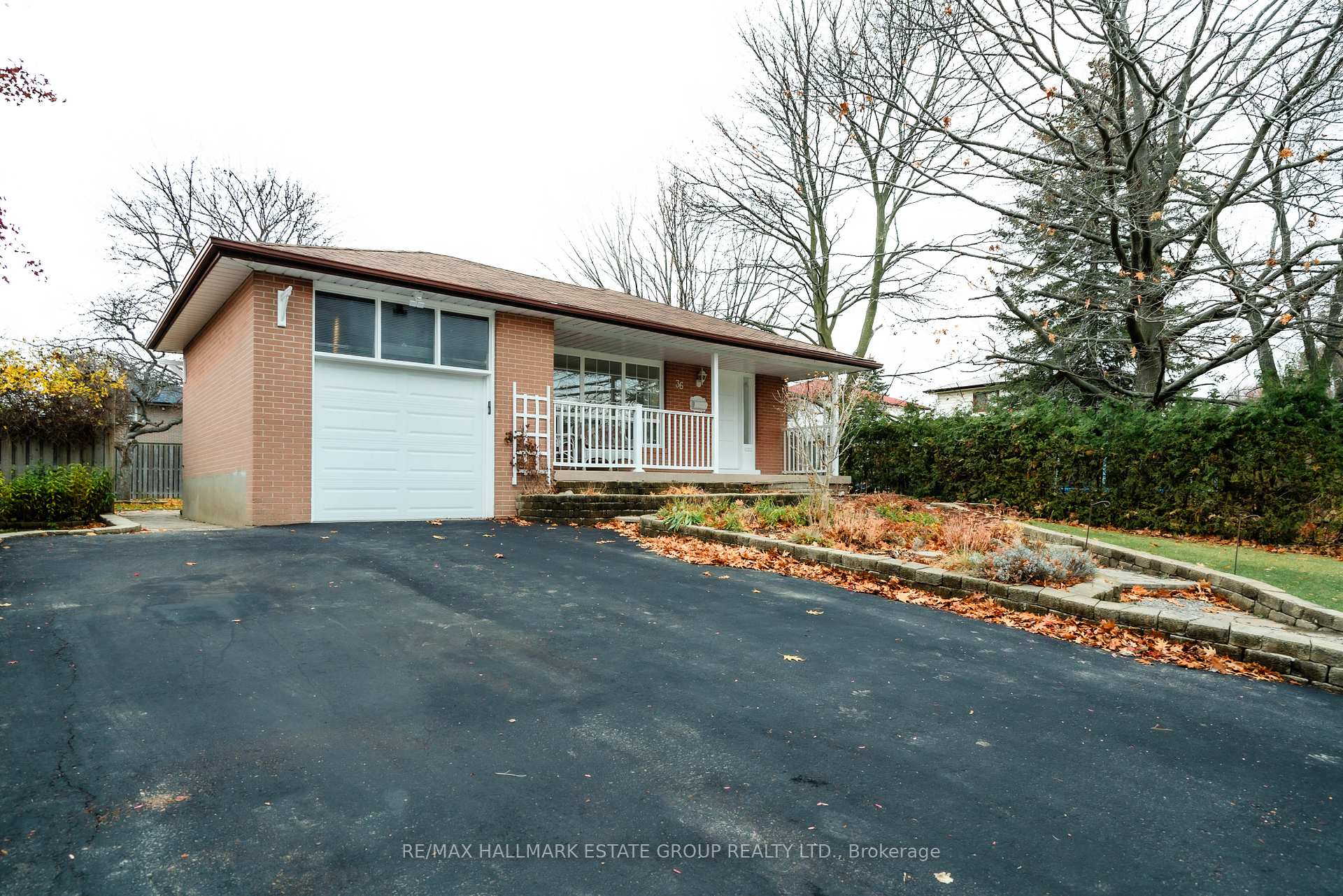 36 Castor Cres, Toronto, ON M1G3R2 | 3 Bedroom 2 Bathroom Detached House | Image 2