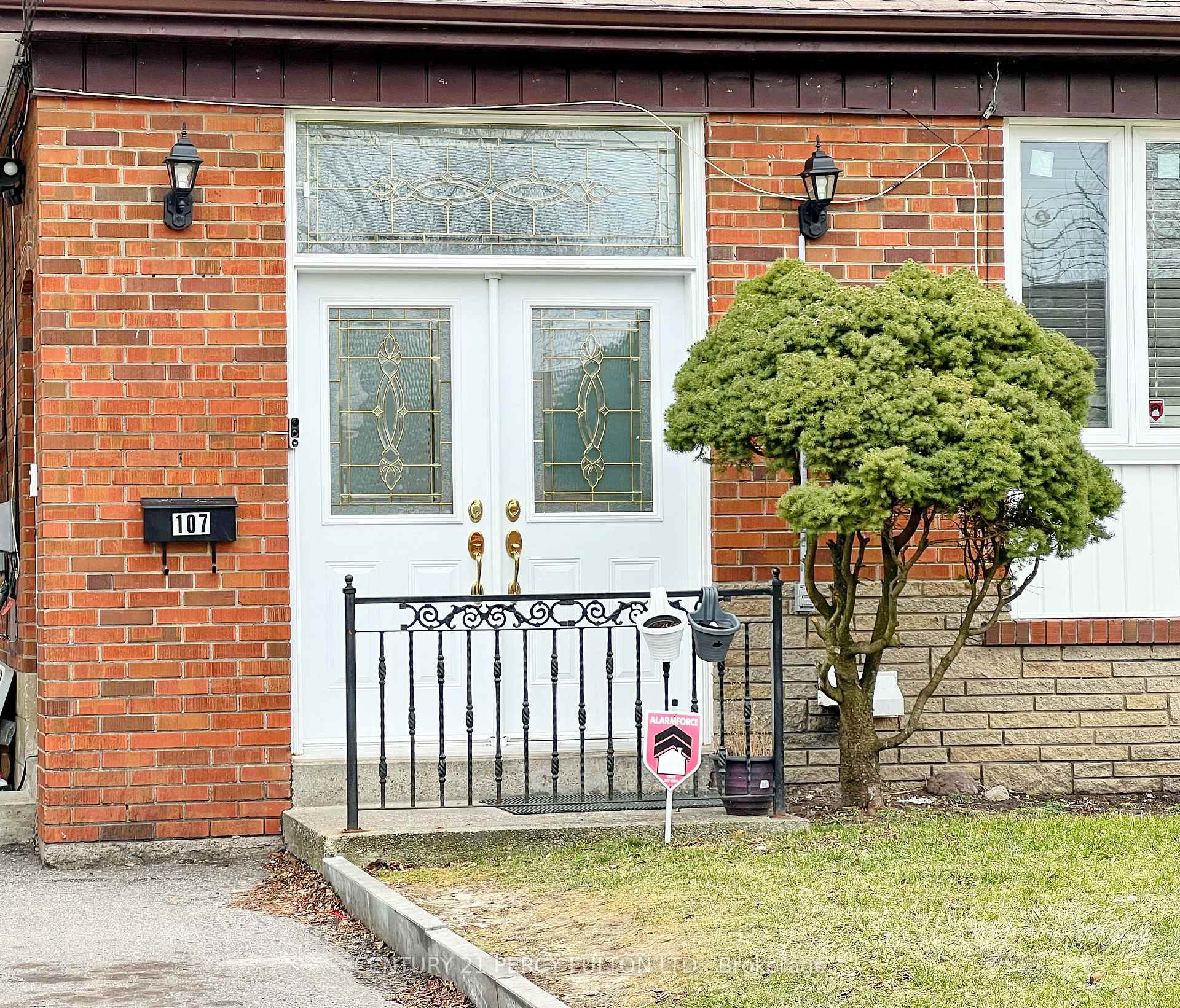 107 Seminole Ave, Toronto, ON M1J1N8 | 3 Bedroom 2 Bathroom Detached House | Image 2