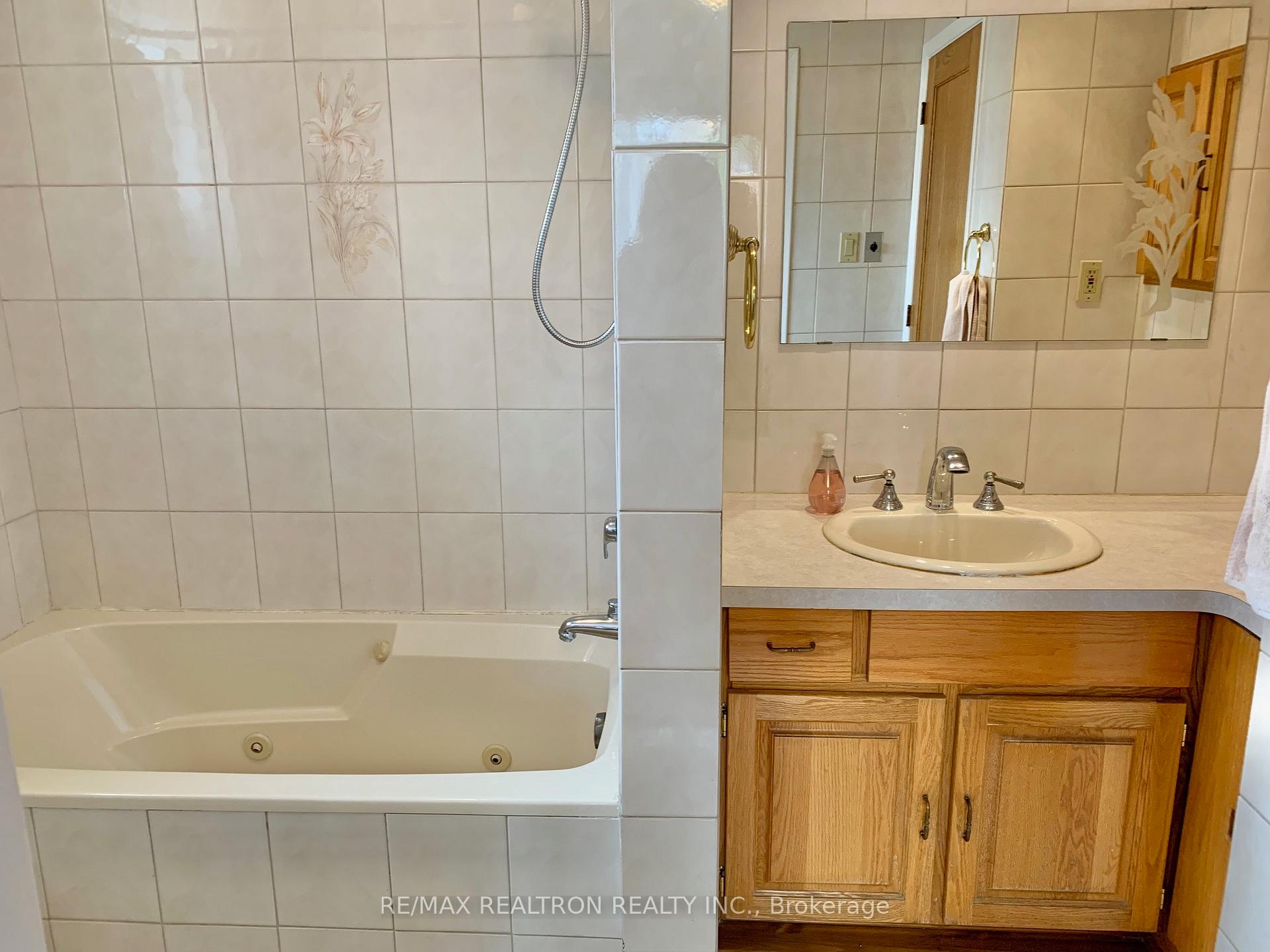 429 Brimorton Dr, Toronto, ON M1H2E4 | 3 Bedroom 2 Bathroom Detached House | Image 10