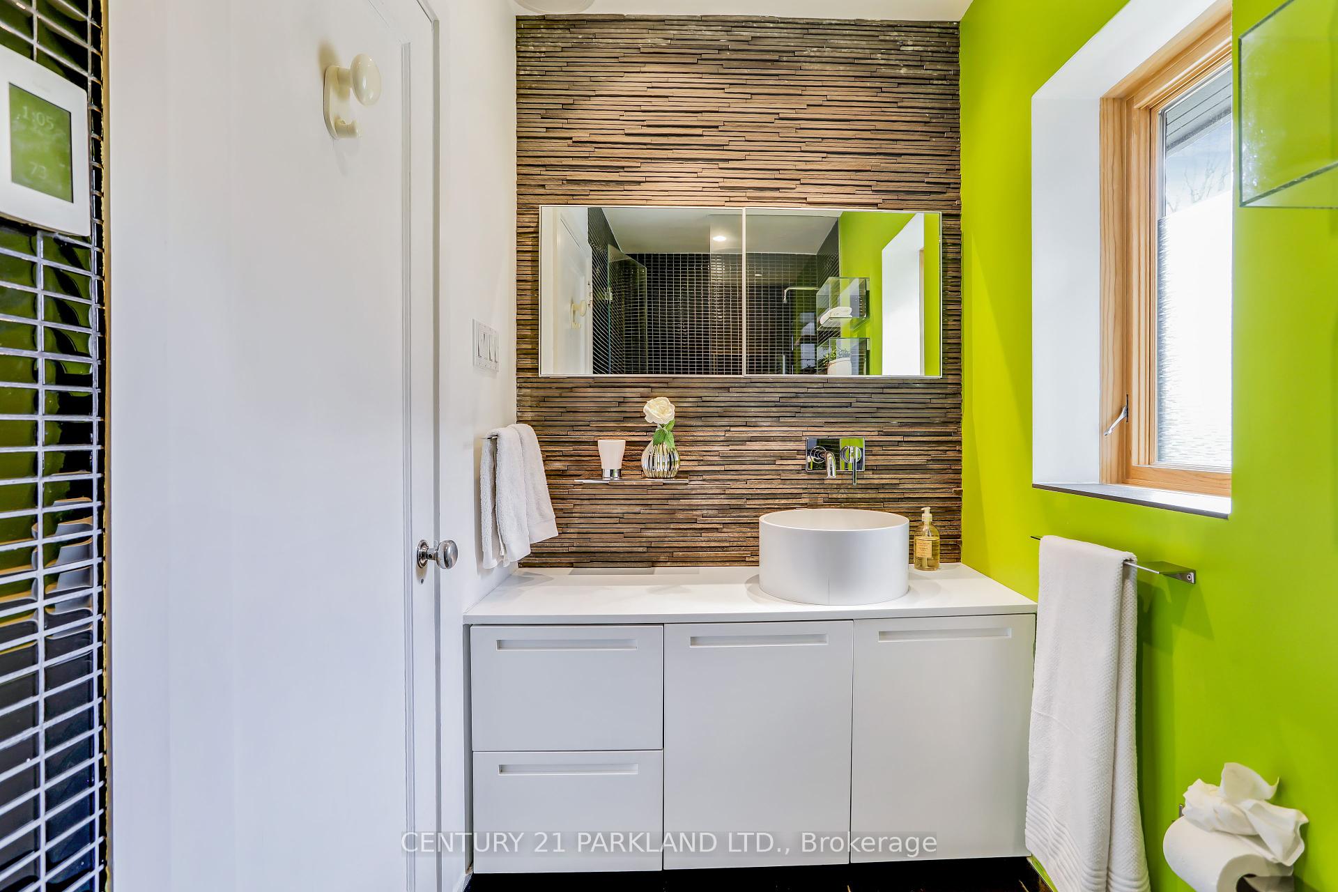 45 Pine Cres, Toronto, ON M4E1L3 | 3 Bedroom 2 Bathroom Detached House | Image 16