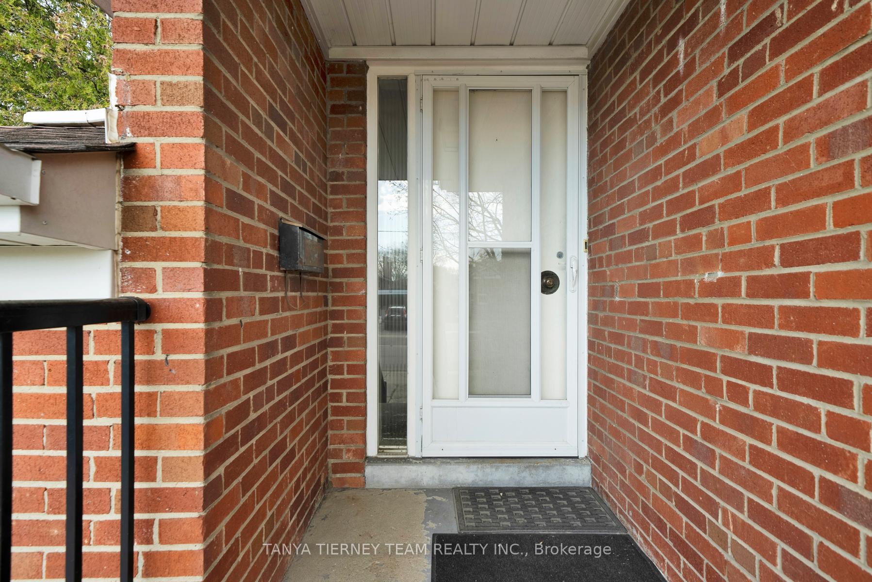17 Kidbrooke Cres, Toronto, ON M1M3E4 | 3 Bedroom 2 Bathroom Detached House | Image 5