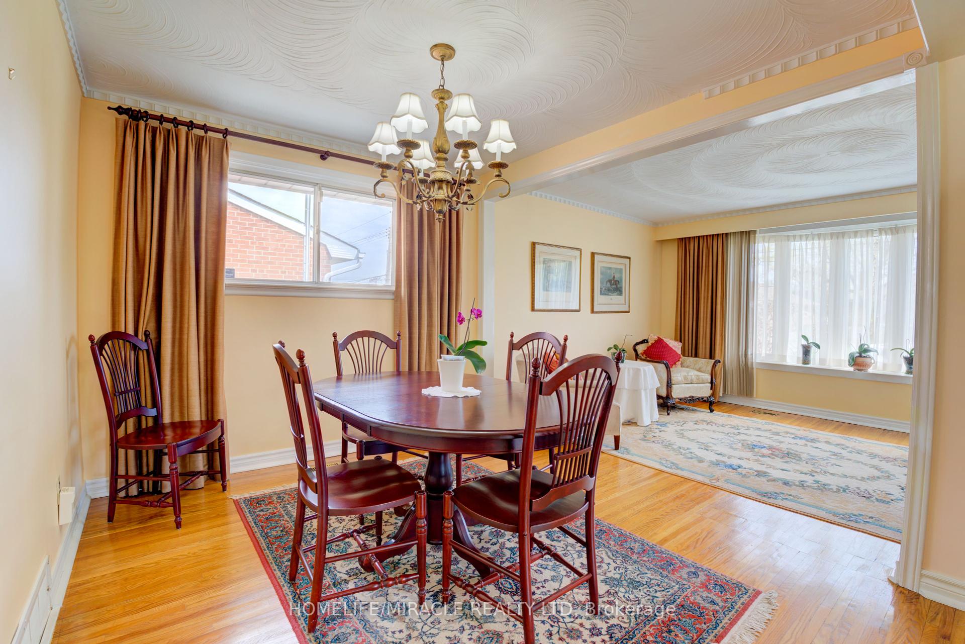 24 Ivanhoe Crt, Toronto, ON M1R3G9 | 3 Bedroom 2 Bathroom Detached House | Image 12