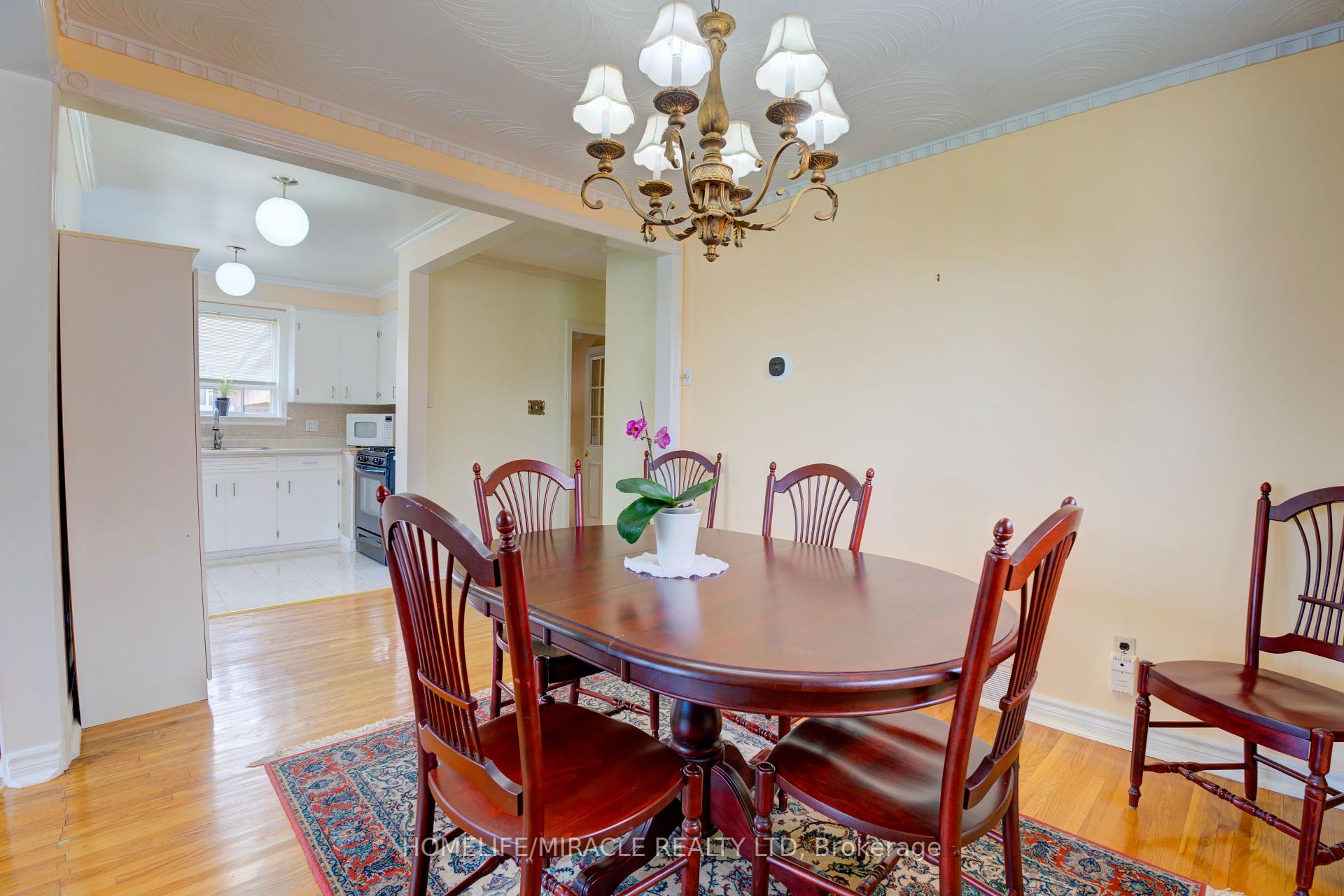 24 Ivanhoe Crt, Toronto, ON M1R3G9 | 3 Bedroom 2 Bathroom Detached House | Image 13