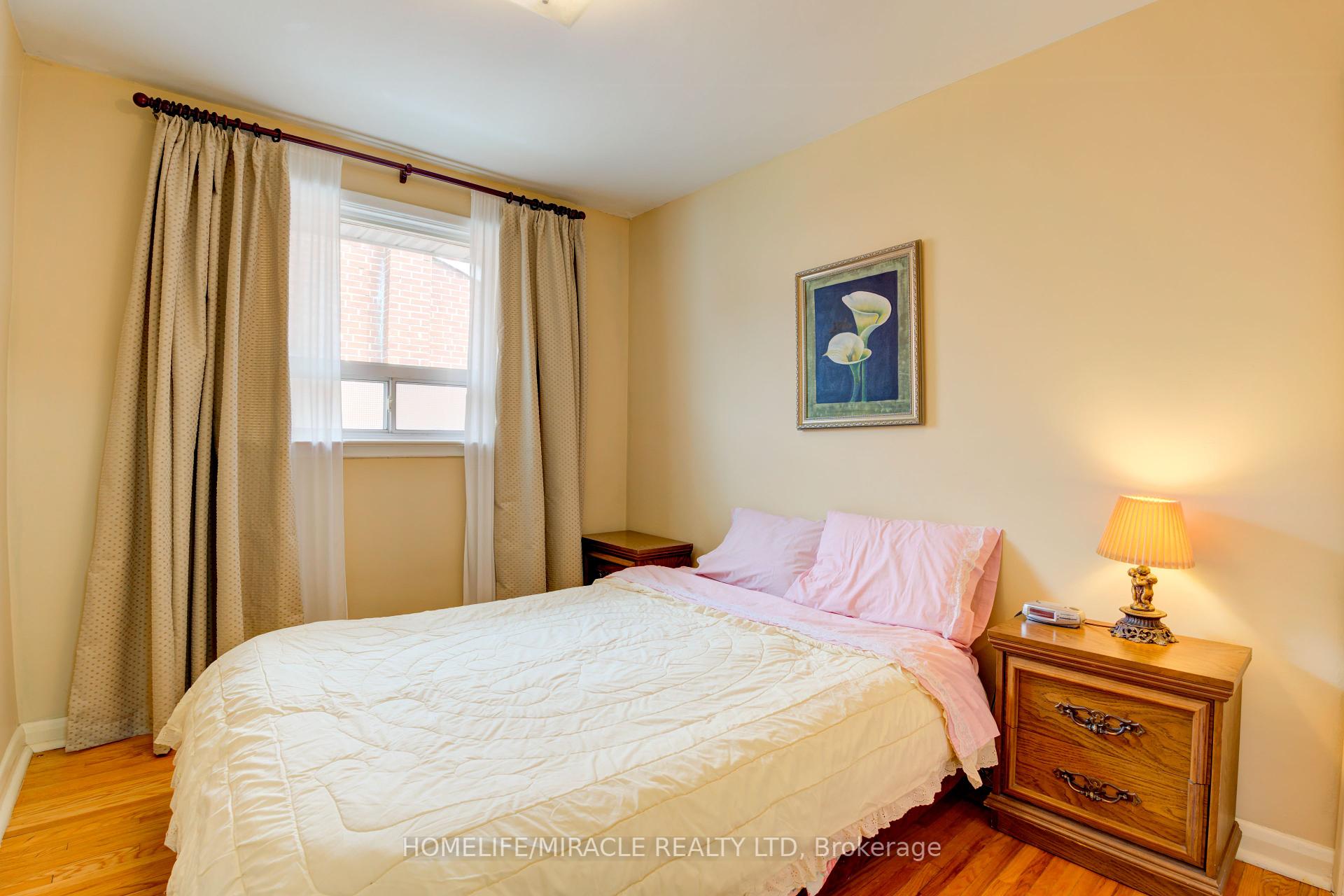 24 Ivanhoe Crt, Toronto, ON M1R3G9 | 3 Bedroom 2 Bathroom Detached House | Image 14