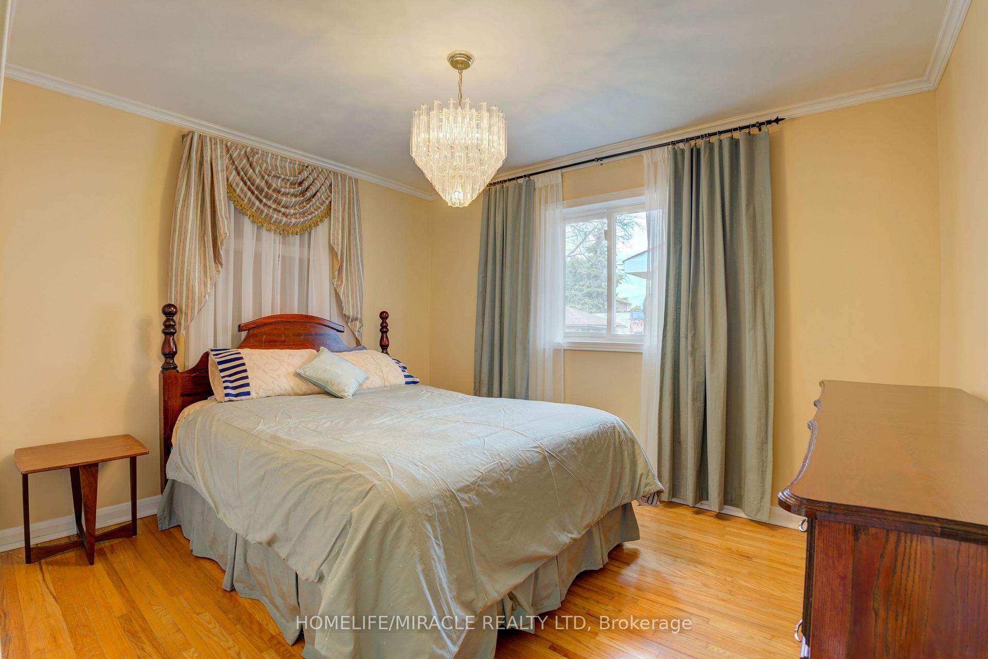 24 Ivanhoe Crt, Toronto, ON M1R3G9 | 3 Bedroom 2 Bathroom Detached House | Image 16