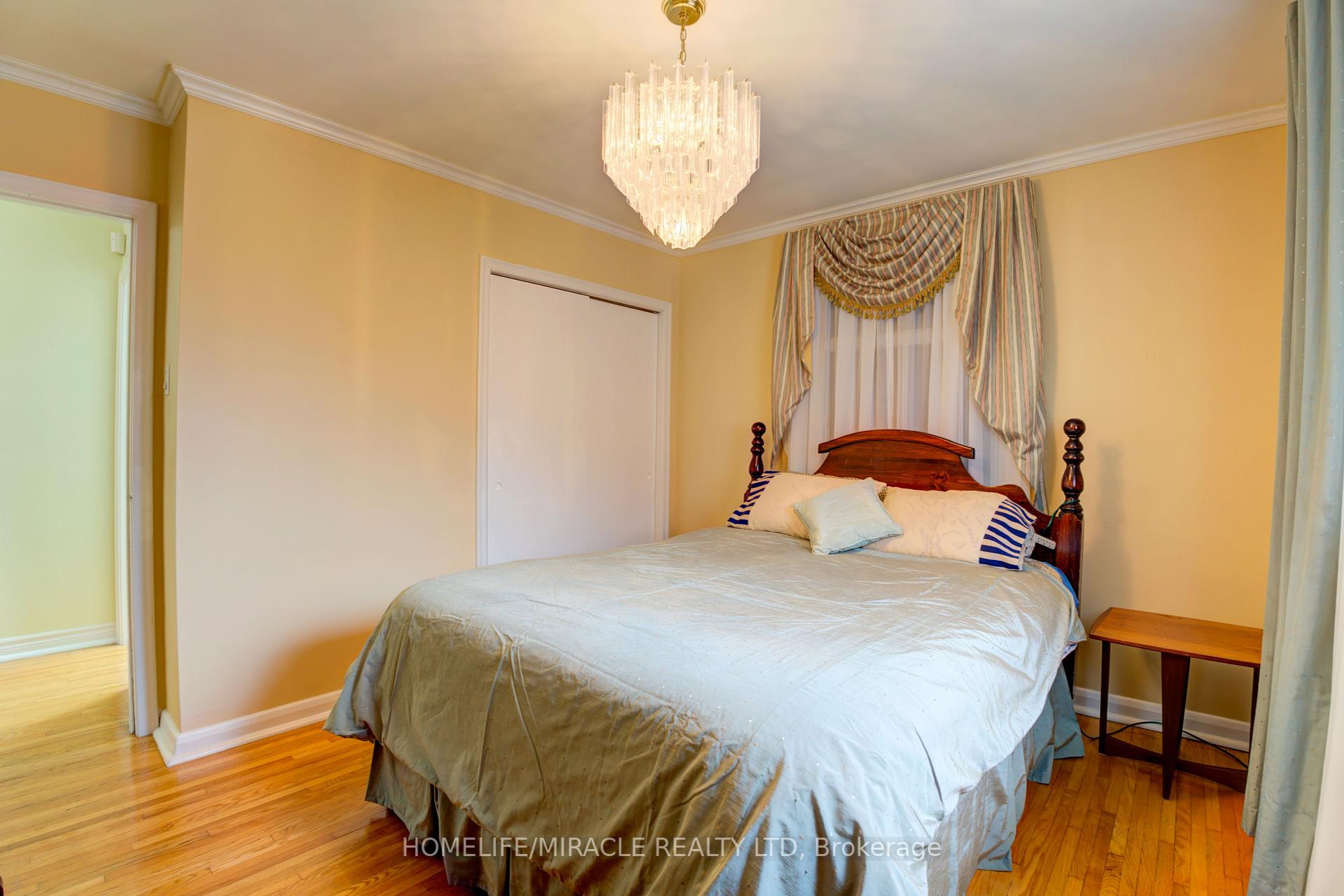 24 Ivanhoe Crt, Toronto, ON M1R3G9 | 3 Bedroom 2 Bathroom Detached House | Image 17