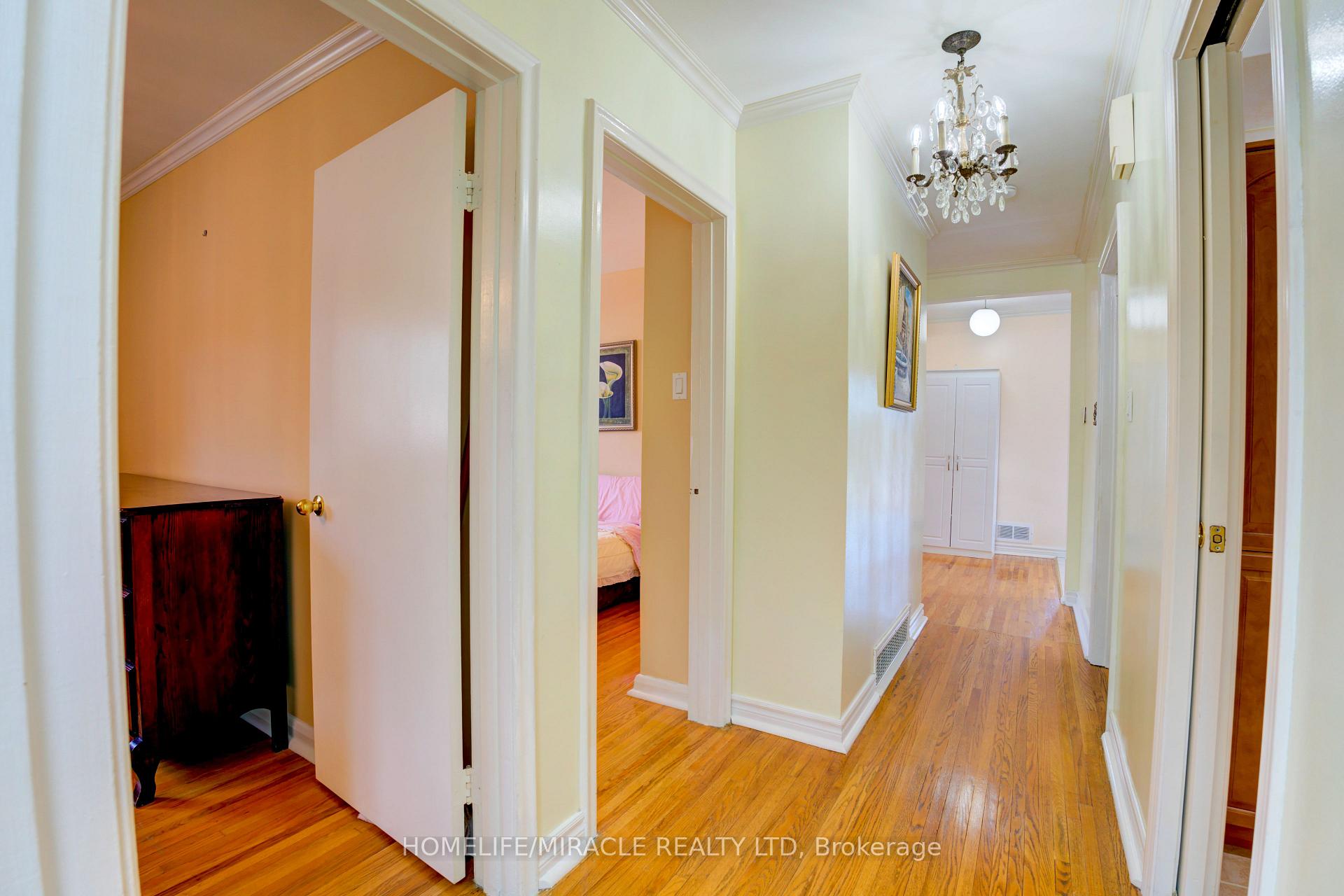 24 Ivanhoe Crt, Toronto, ON M1R3G9 | 3 Bedroom 2 Bathroom Detached House | Image 18