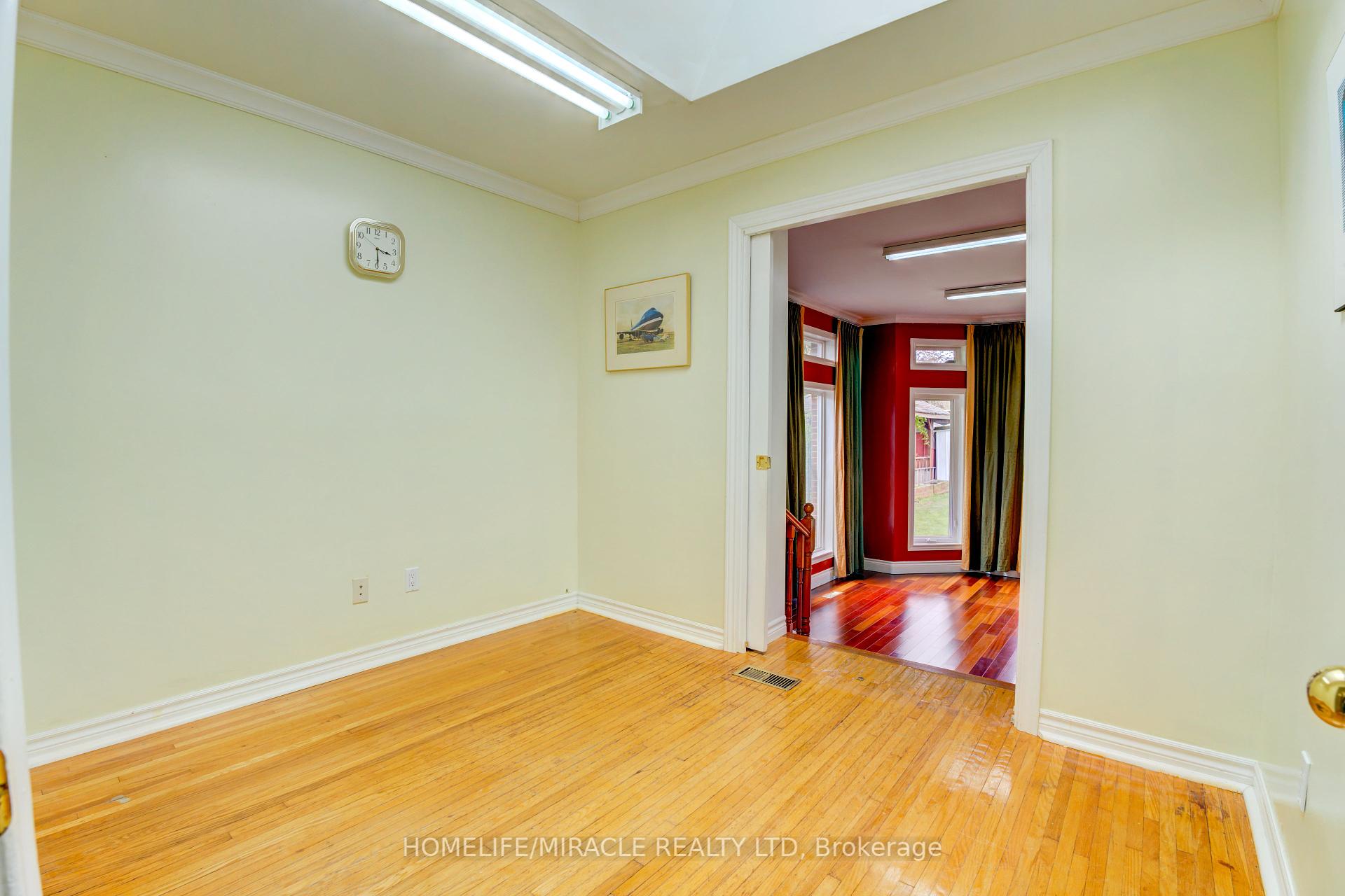 24 Ivanhoe Crt, Toronto, ON M1R3G9 | 3 Bedroom 2 Bathroom Detached House | Image 20