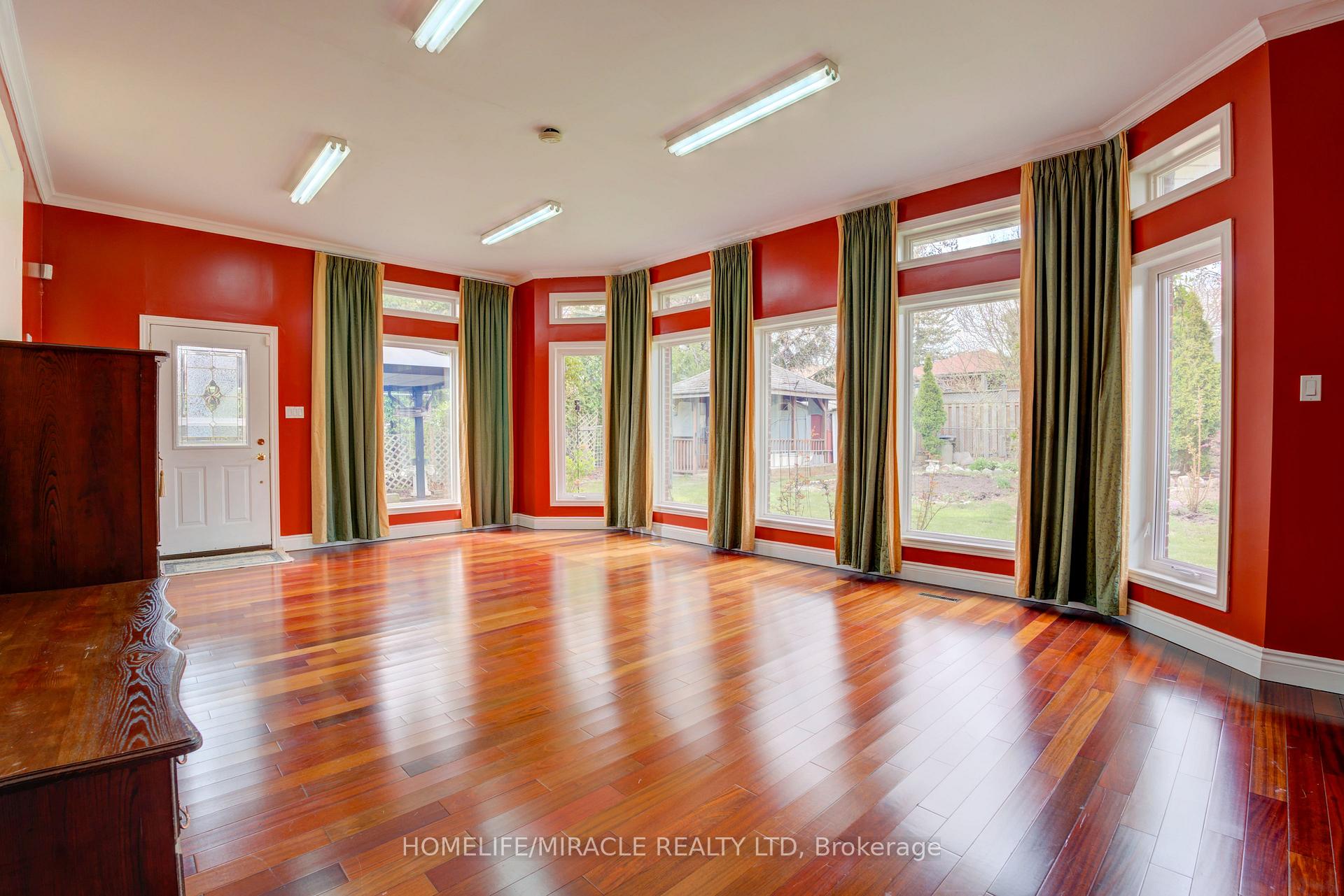 24 Ivanhoe Crt, Toronto, ON M1R3G9 | 3 Bedroom 2 Bathroom Detached House | Image 23