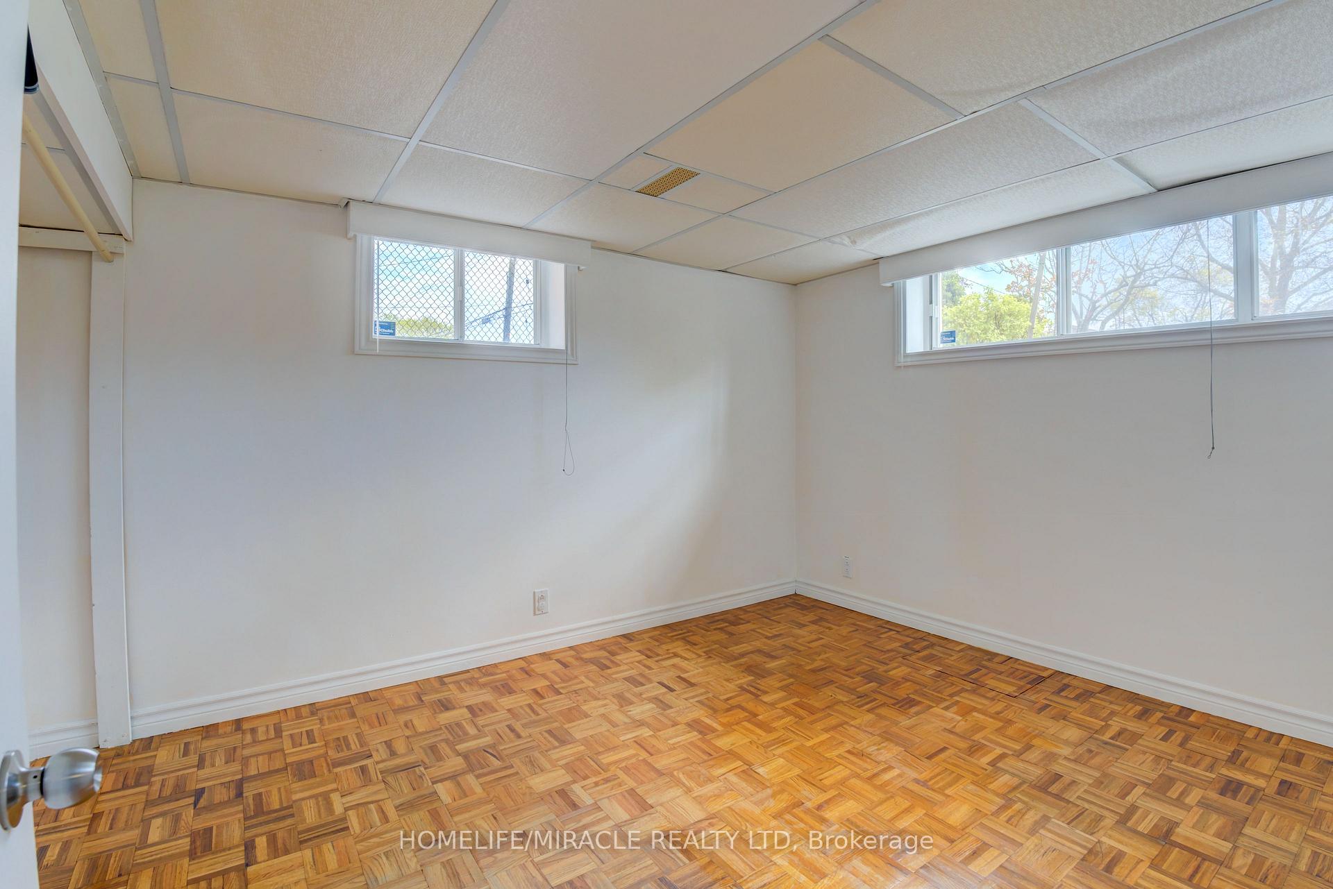 24 Ivanhoe Crt, Toronto, ON M1R3G9 | 3 Bedroom 2 Bathroom Detached House | Image 29