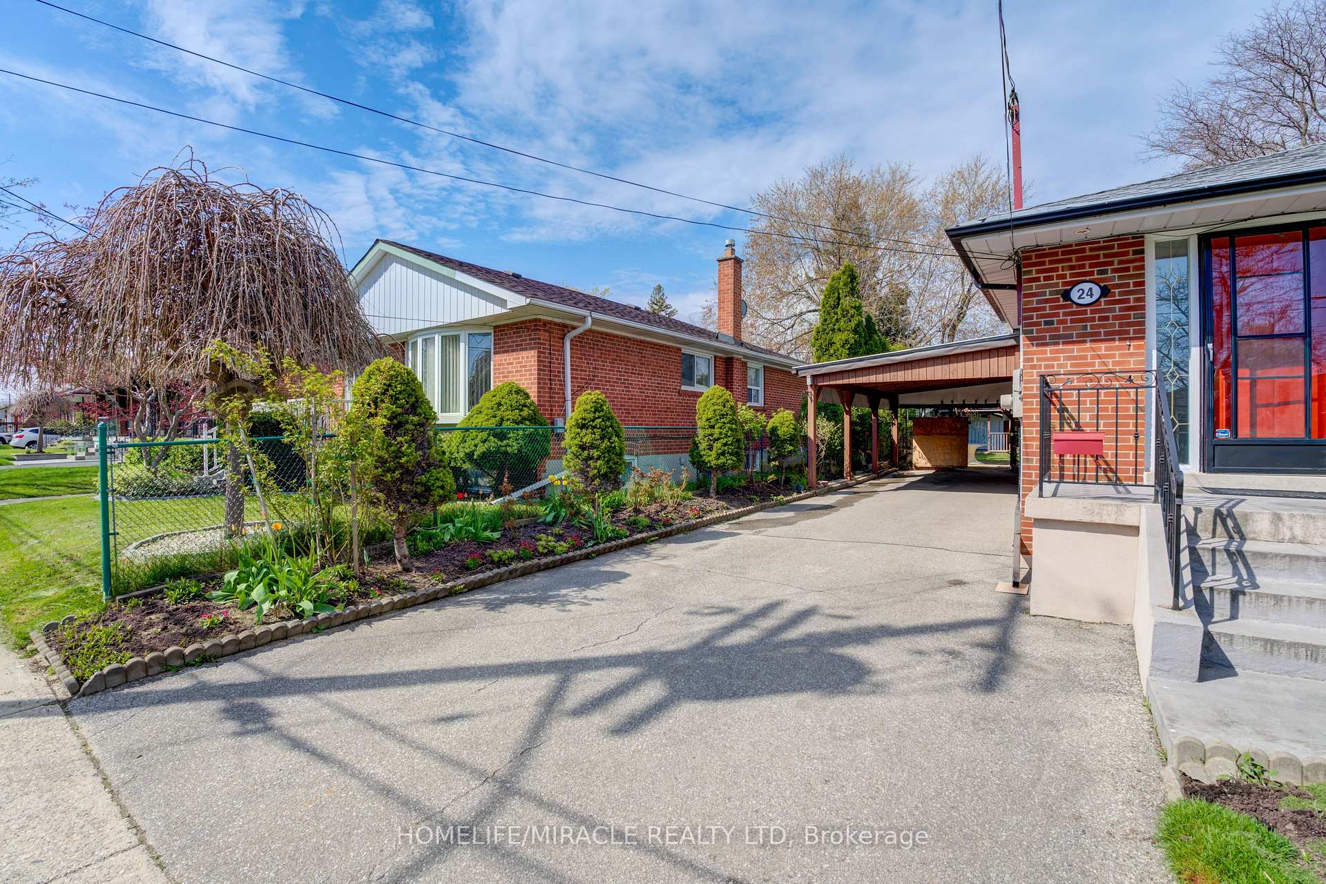 24 Ivanhoe Crt, Toronto, ON M1R3G9 | 3 Bedroom 2 Bathroom Detached House | Image 3