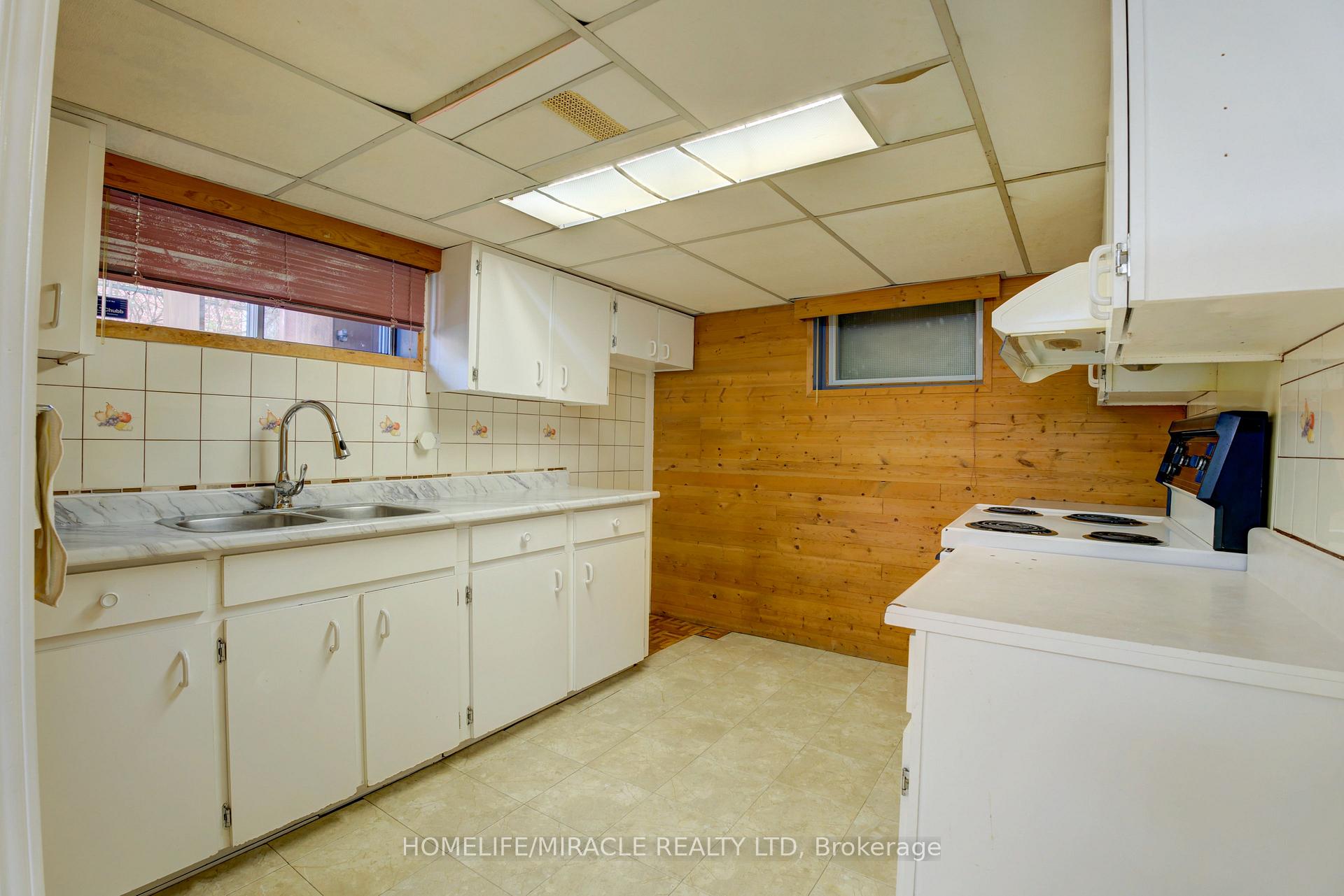 24 Ivanhoe Crt, Toronto, ON M1R3G9 | 3 Bedroom 2 Bathroom Detached House | Image 30