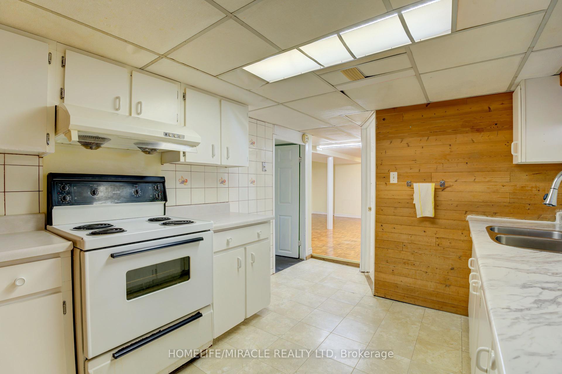 24 Ivanhoe Crt, Toronto, ON M1R3G9 | 3 Bedroom 2 Bathroom Detached House | Image 31