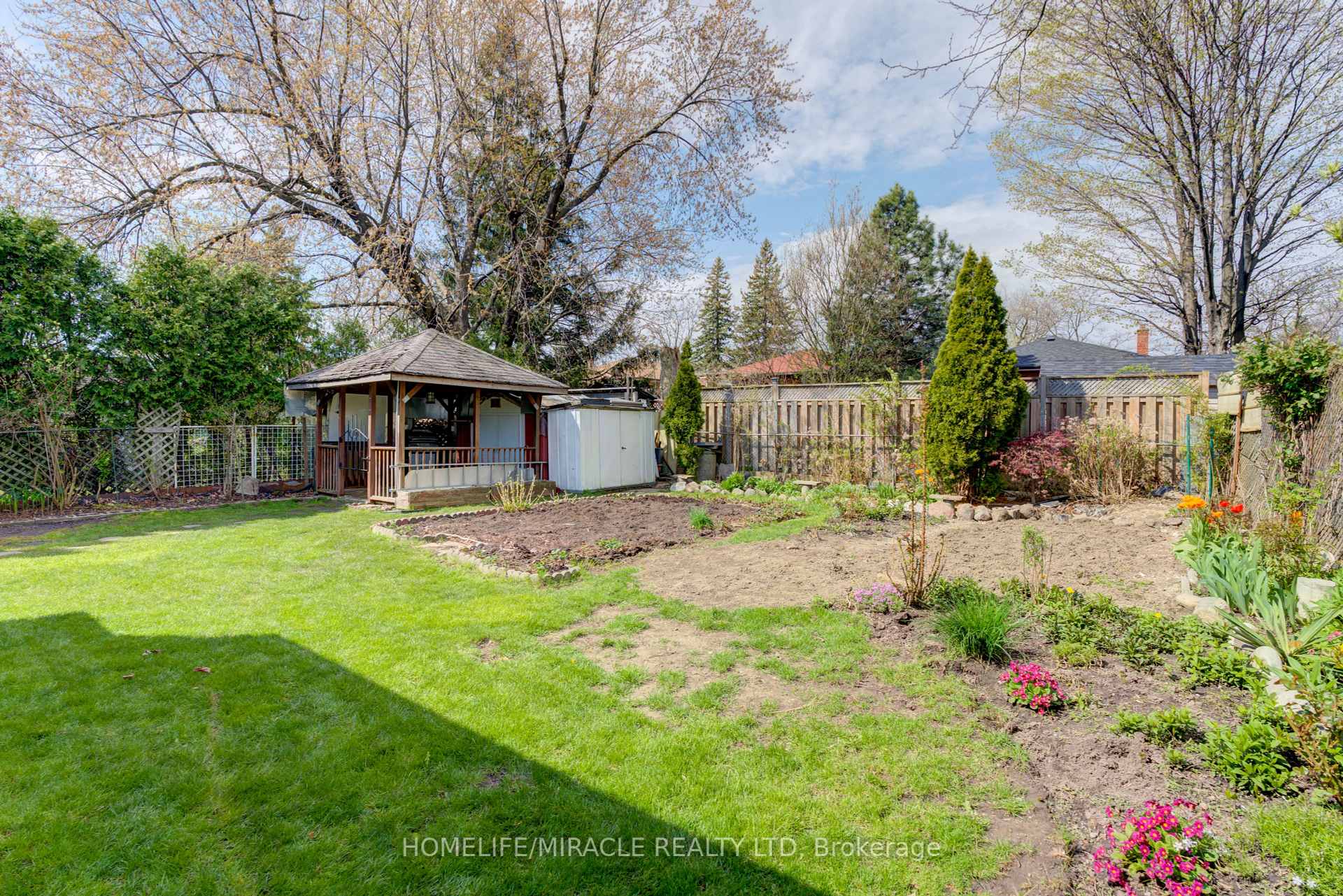 24 Ivanhoe Crt, Toronto, ON M1R3G9 | 3 Bedroom 2 Bathroom Detached House | Image 36