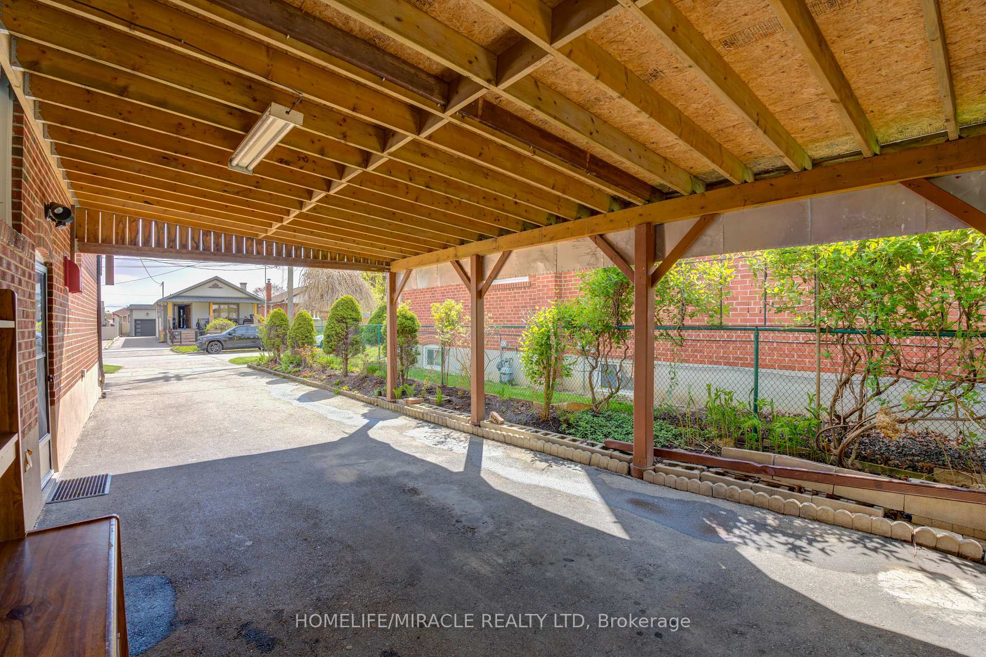 24 Ivanhoe Crt, Toronto, ON M1R3G9 | 3 Bedroom 2 Bathroom Detached House | Image 5