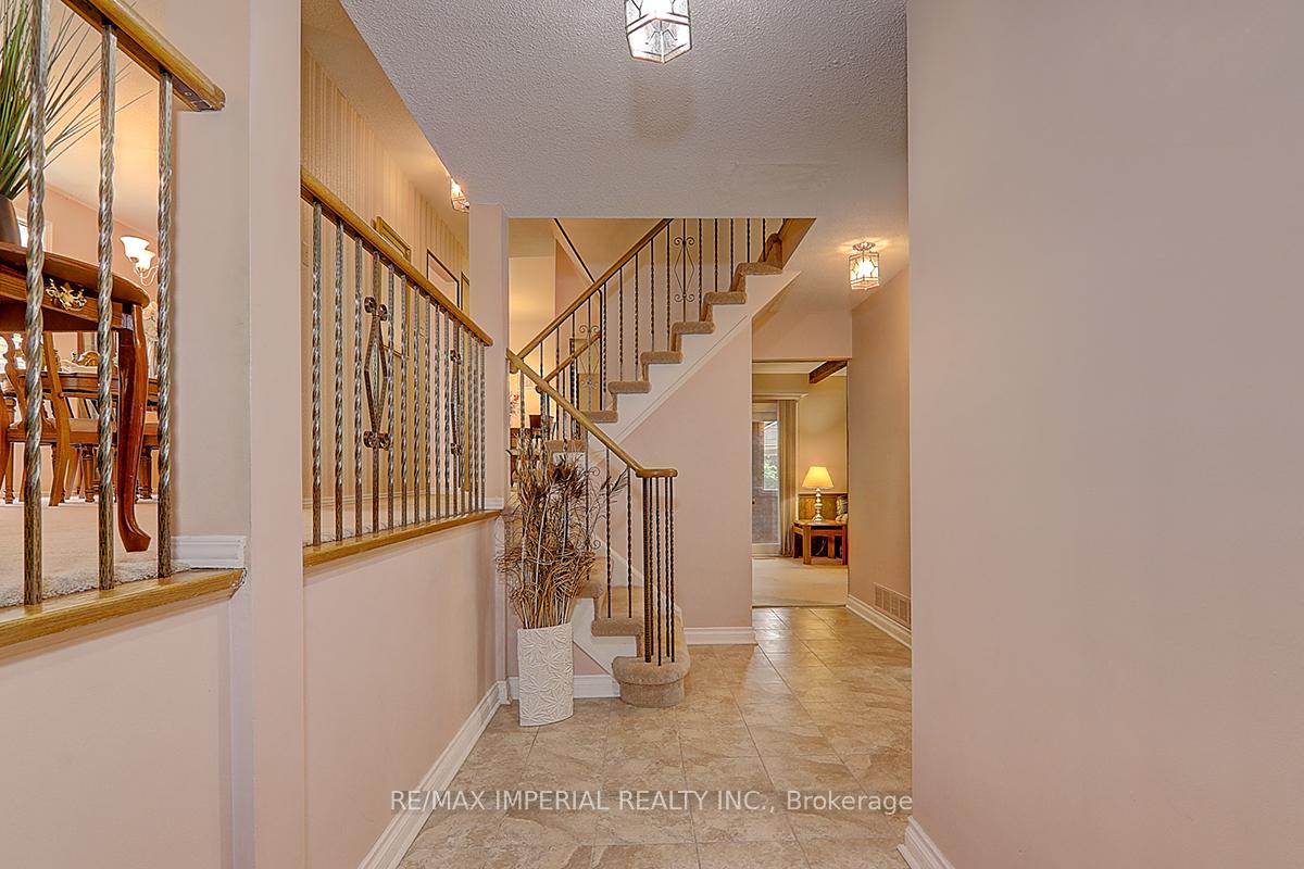 33 Longbow Sq, Toronto, ON M1W2W6 | 4 Bedroom 4 Bathroom Detached House | Image 4