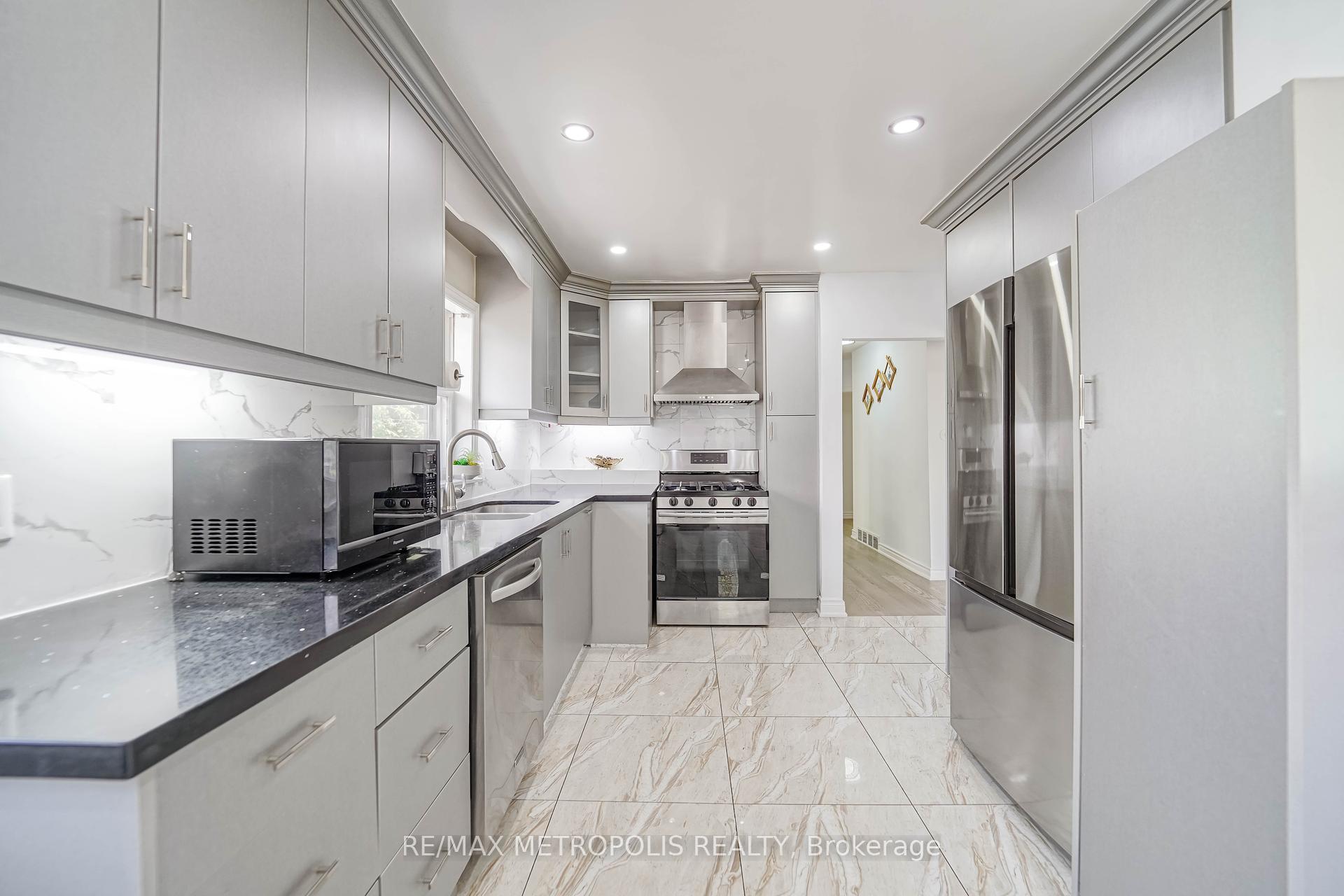 59 Grassington Cres, Toronto, ON M1G1X4 | 3 Bedroom 3 Bathroom Detached House | Image 15