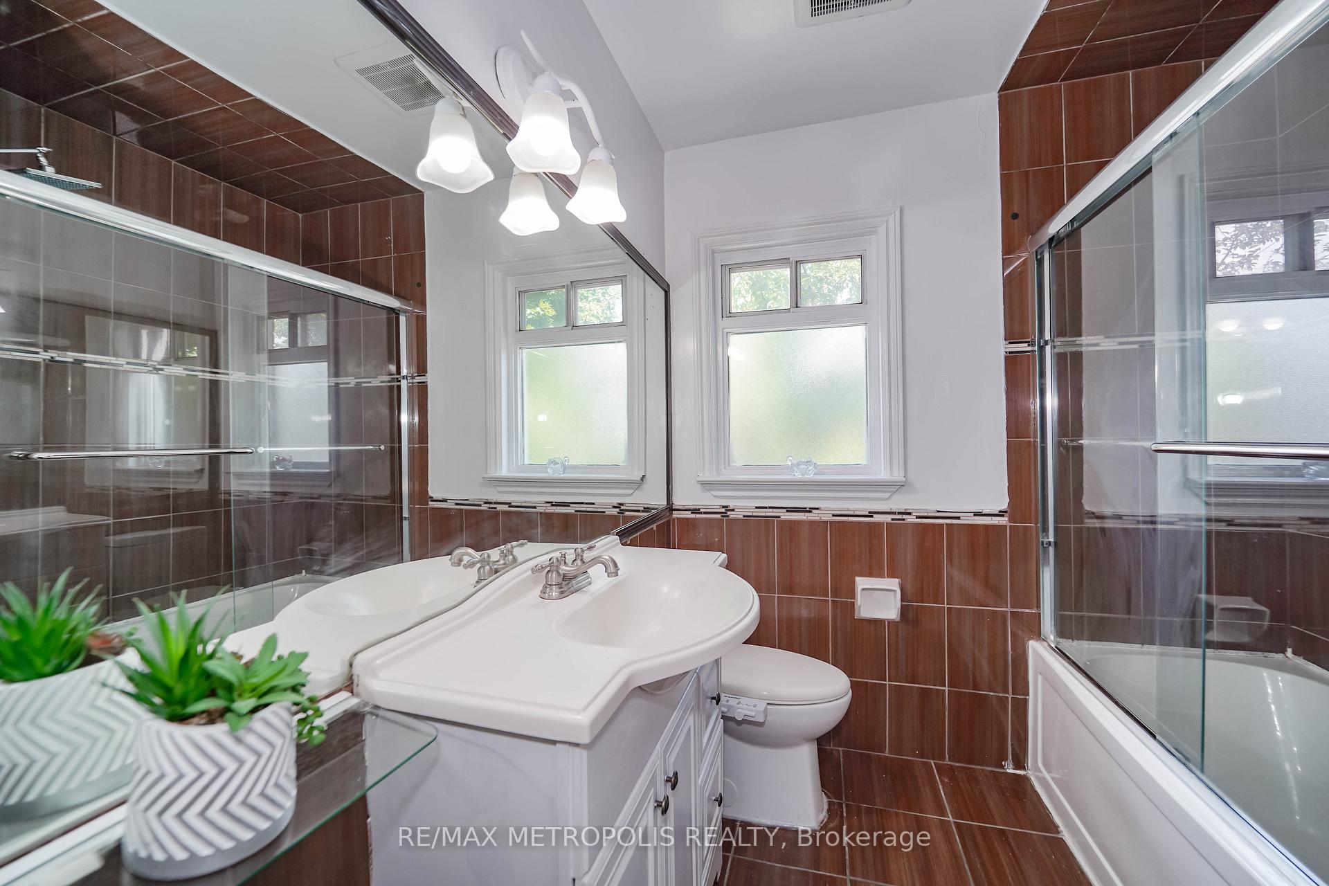 59 Grassington Cres, Toronto, ON M1G1X4 | 3 Bedroom 3 Bathroom Detached House | Image 19