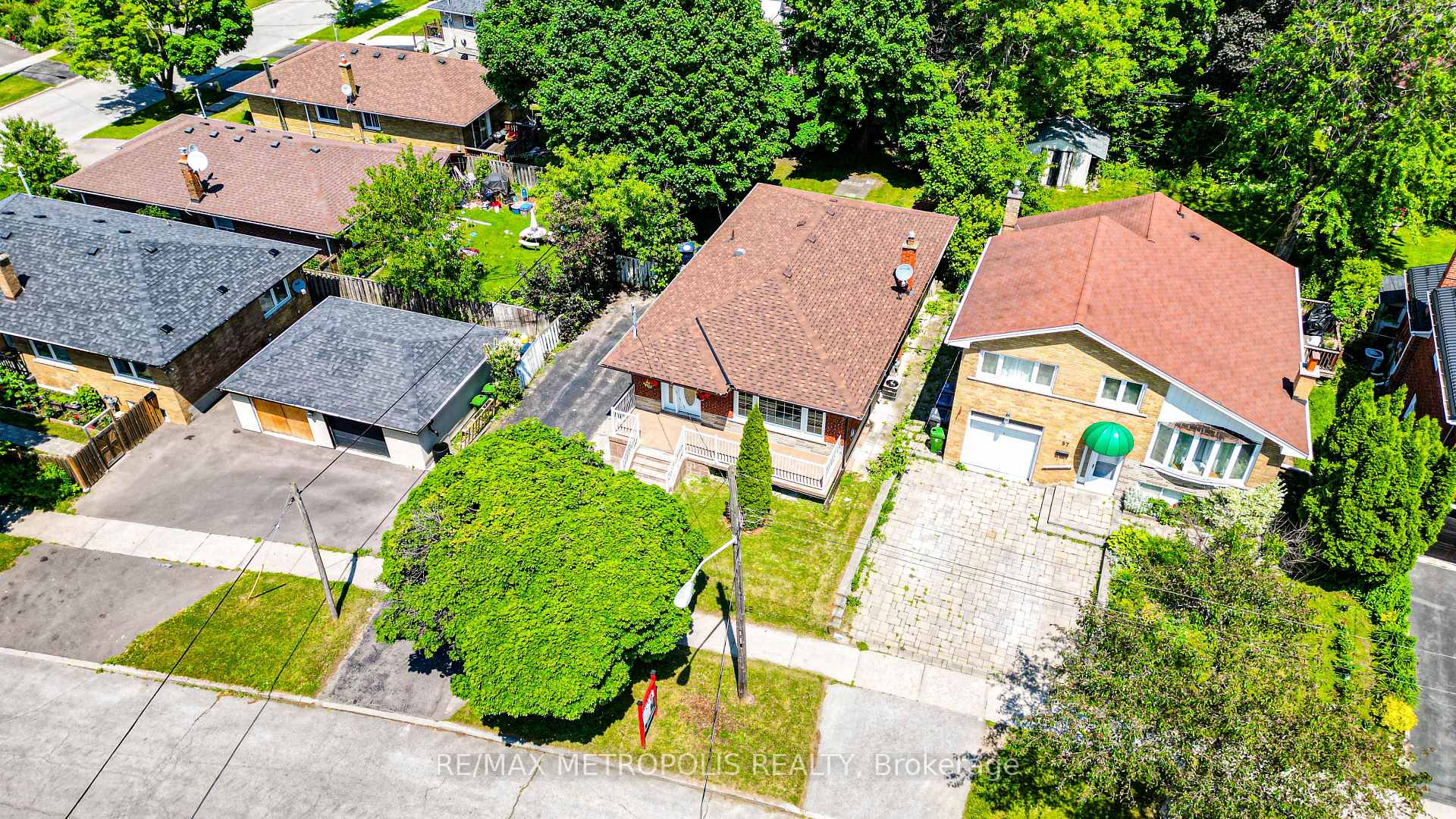 59 Grassington Cres, Toronto, ON M1G1X4 | 3 Bedroom 3 Bathroom Detached House | Image 2