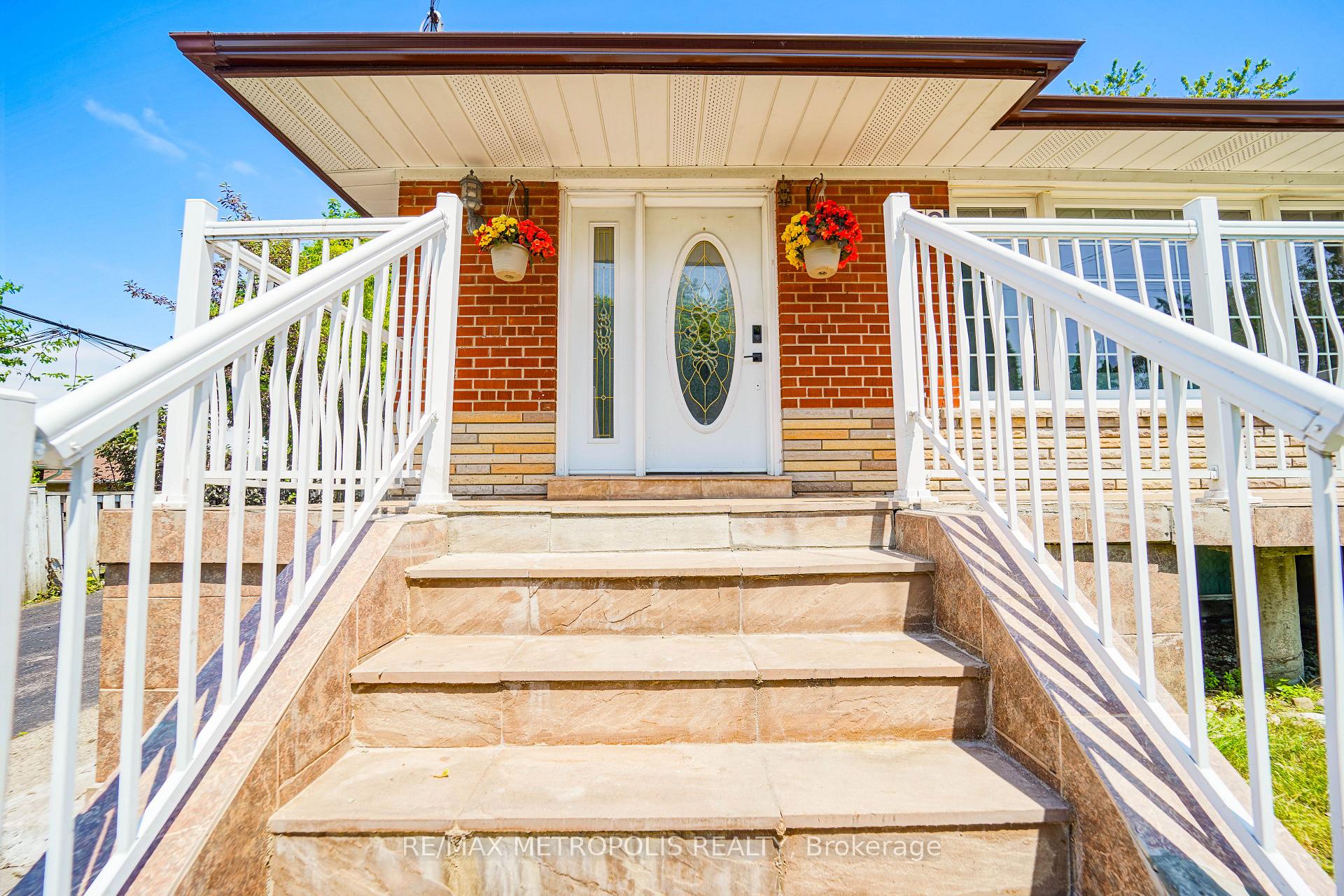 59 Grassington Cres, Toronto, ON M1G1X4 | 3 Bedroom 3 Bathroom Detached House | Image 7