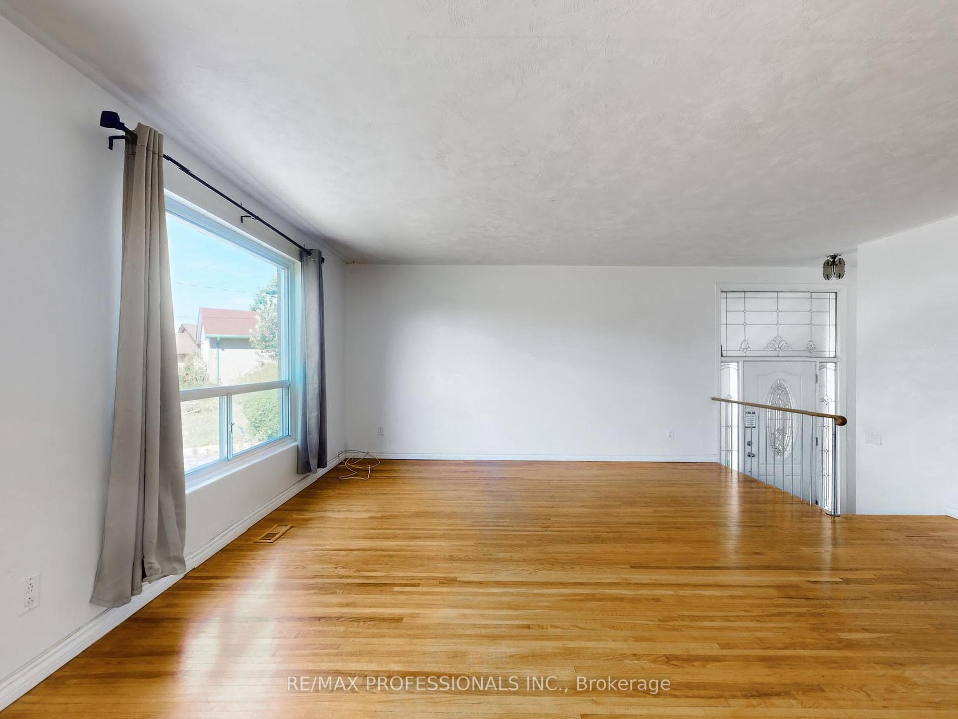 44 Bailey Cres, Toronto, ON M1G2P3 | 3 Bedroom 2 Bathroom Detached House | Image 6