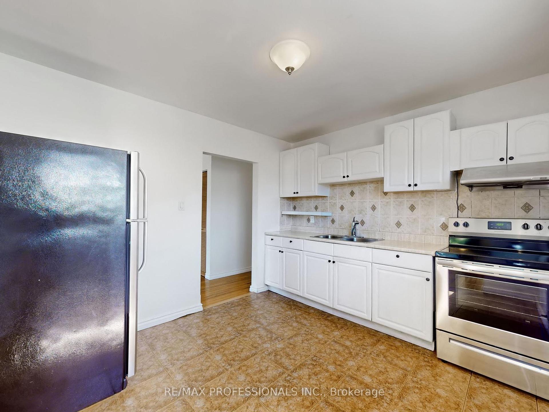 44 Bailey Cres, Toronto, ON M1G2P3 | 3 Bedroom 2 Bathroom Detached House | Image 8