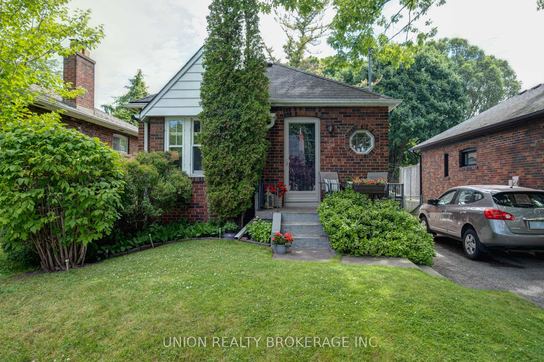 49 Red Deer Ave, Toronto, ON M1N2Z2 | 2 Bedroom 1 Bathroom Detached House | Image 1