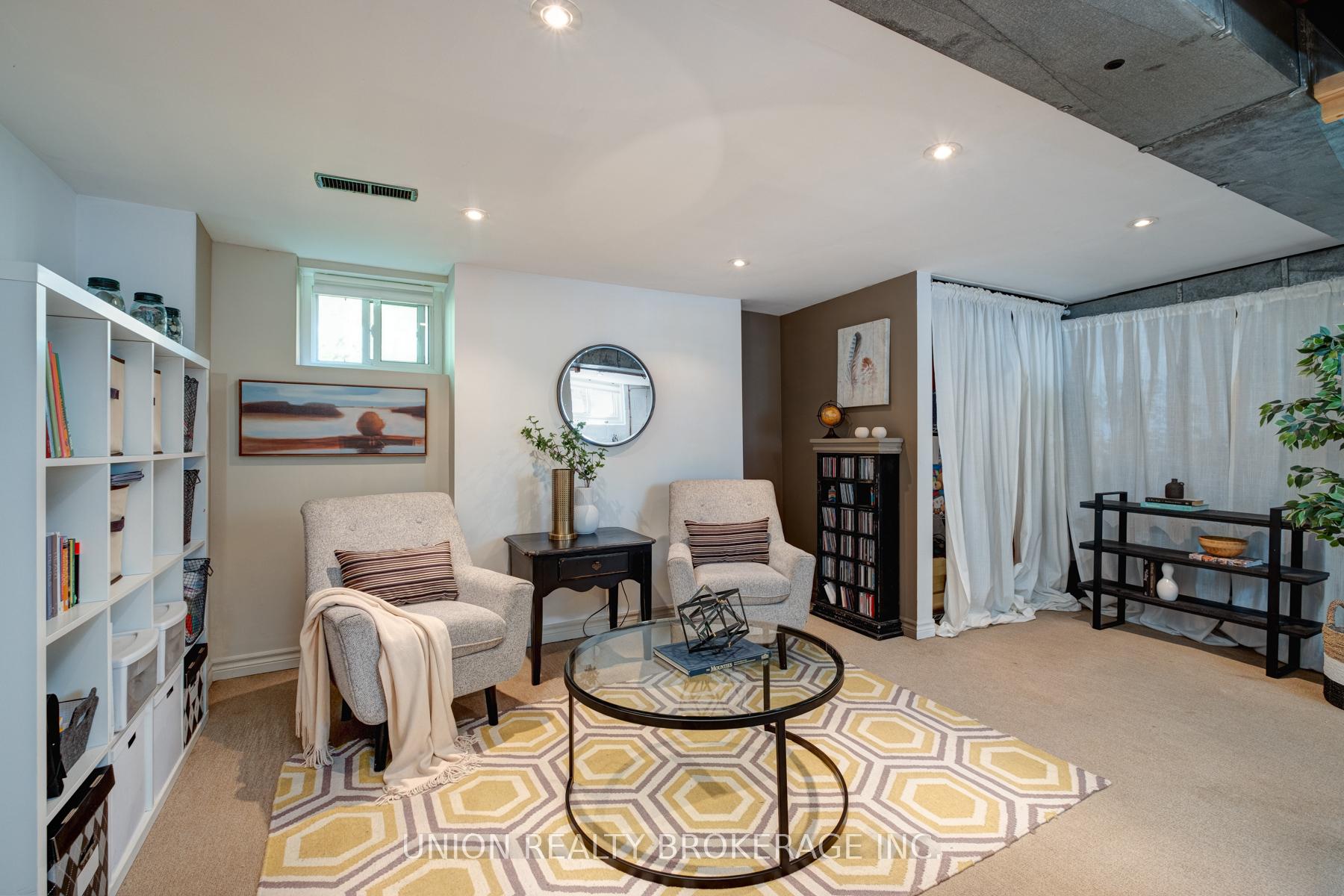 49 Red Deer Ave, Toronto, ON M1N2Z2 | 2 Bedroom 1 Bathroom Detached House | Image 14