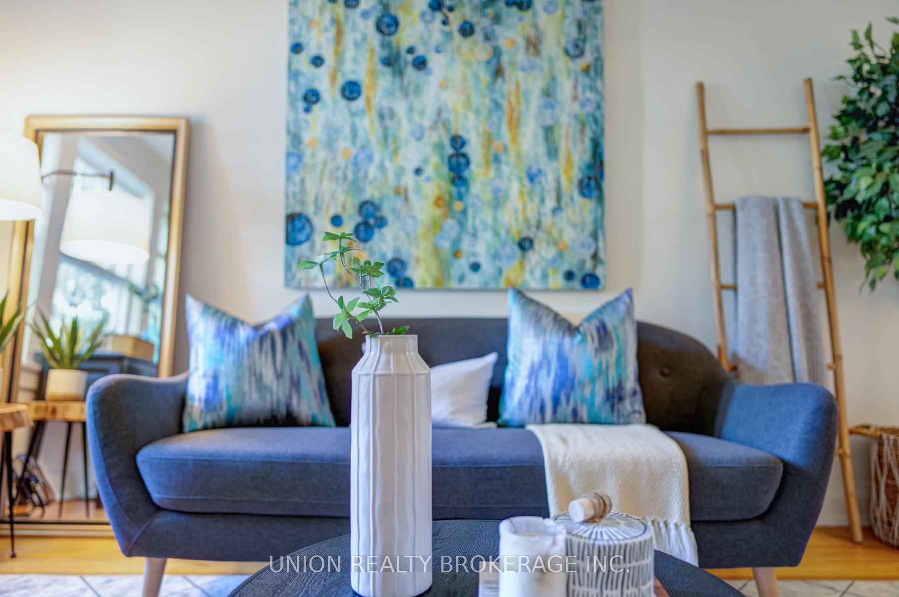 49 Red Deer Ave, Toronto, ON M1N2Z2 | 2 Bedroom 1 Bathroom Detached House | Image 3